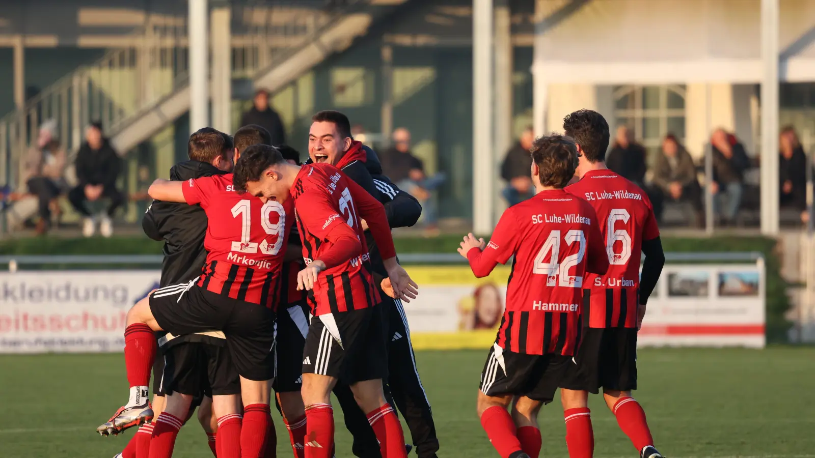 Der SC Luhe-Wildenau II will in der Saison 2025/26 in der Kreisliga Süd jubeln – genau wie Mitaufsteiger FC Weiden-Ost II. (Bild: Dieter Jäschke)