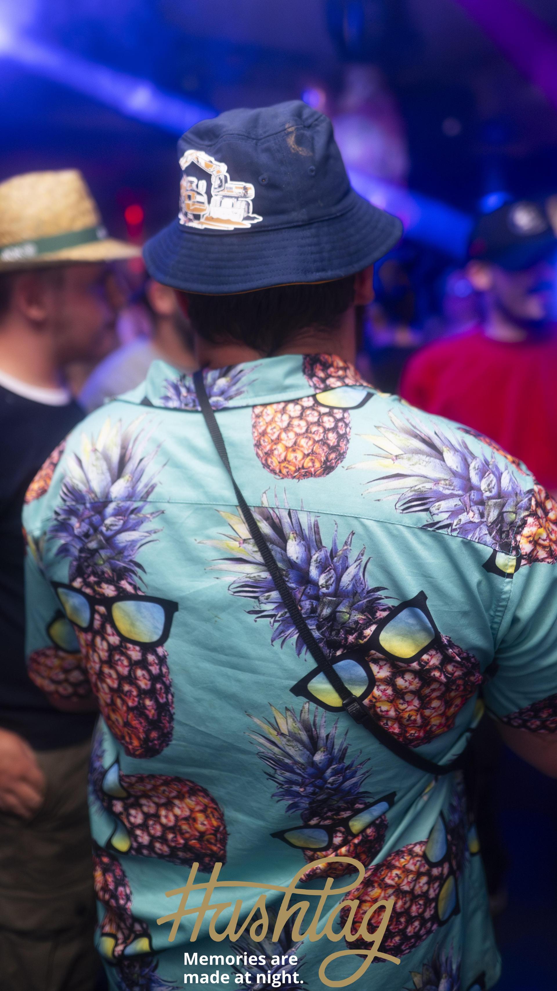Auch am Tag nach „Weiden träumt” wird im Hashtag getanzt. DJ Avarro sorgt für den passenden Sound. (Bild: Hannes Stock)