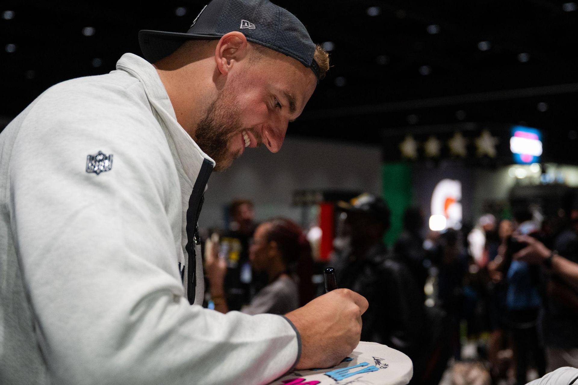 Der Deutsche Lorenz Metz steht unverhofft im Super Bowl. (Bild: Maximilian Haupt/dpa)