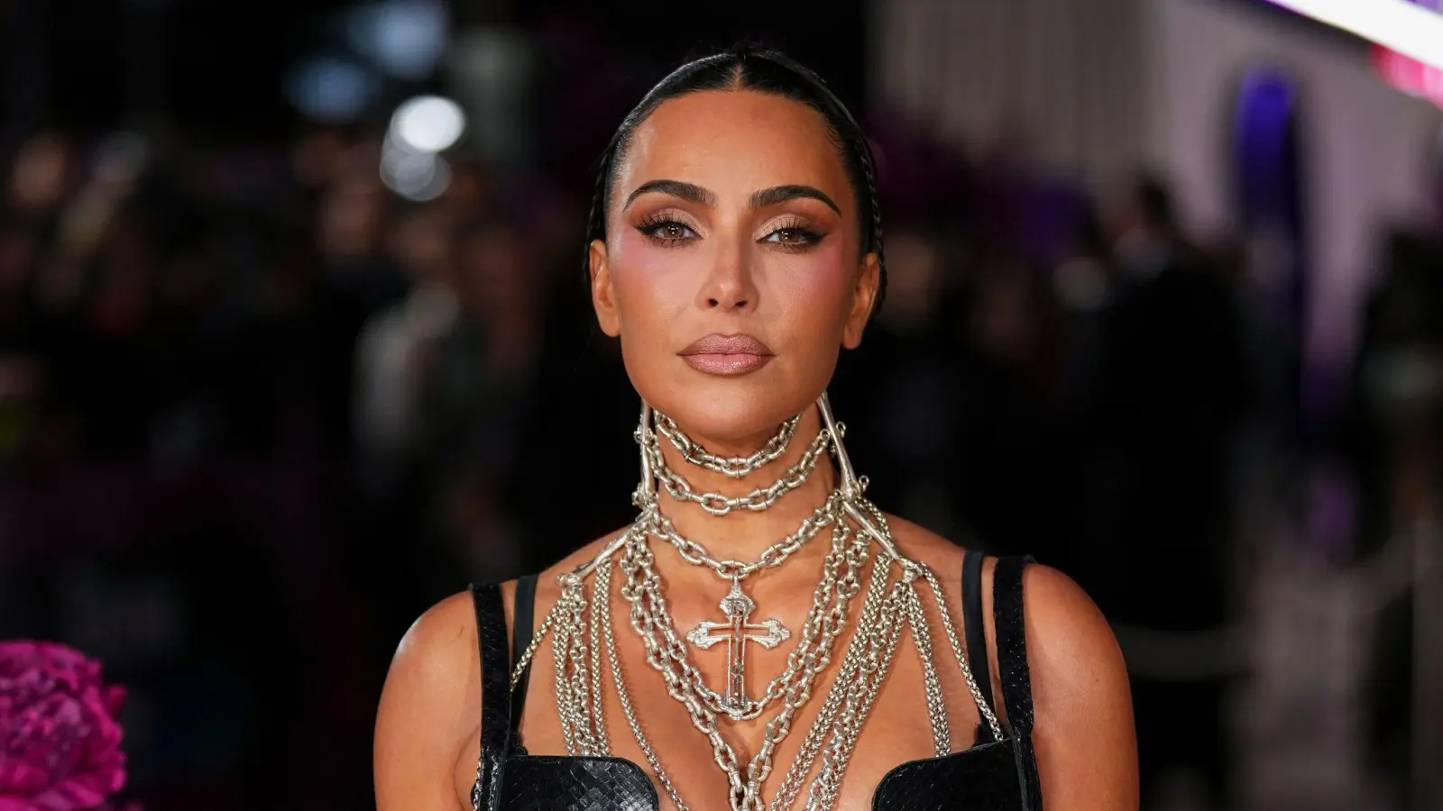 Kim Kardashian lässt jedes Jahr ihre Knochendichte untersuchen. (Archivbild) (Bild: Scott A Garfitt/Invision/dpa)