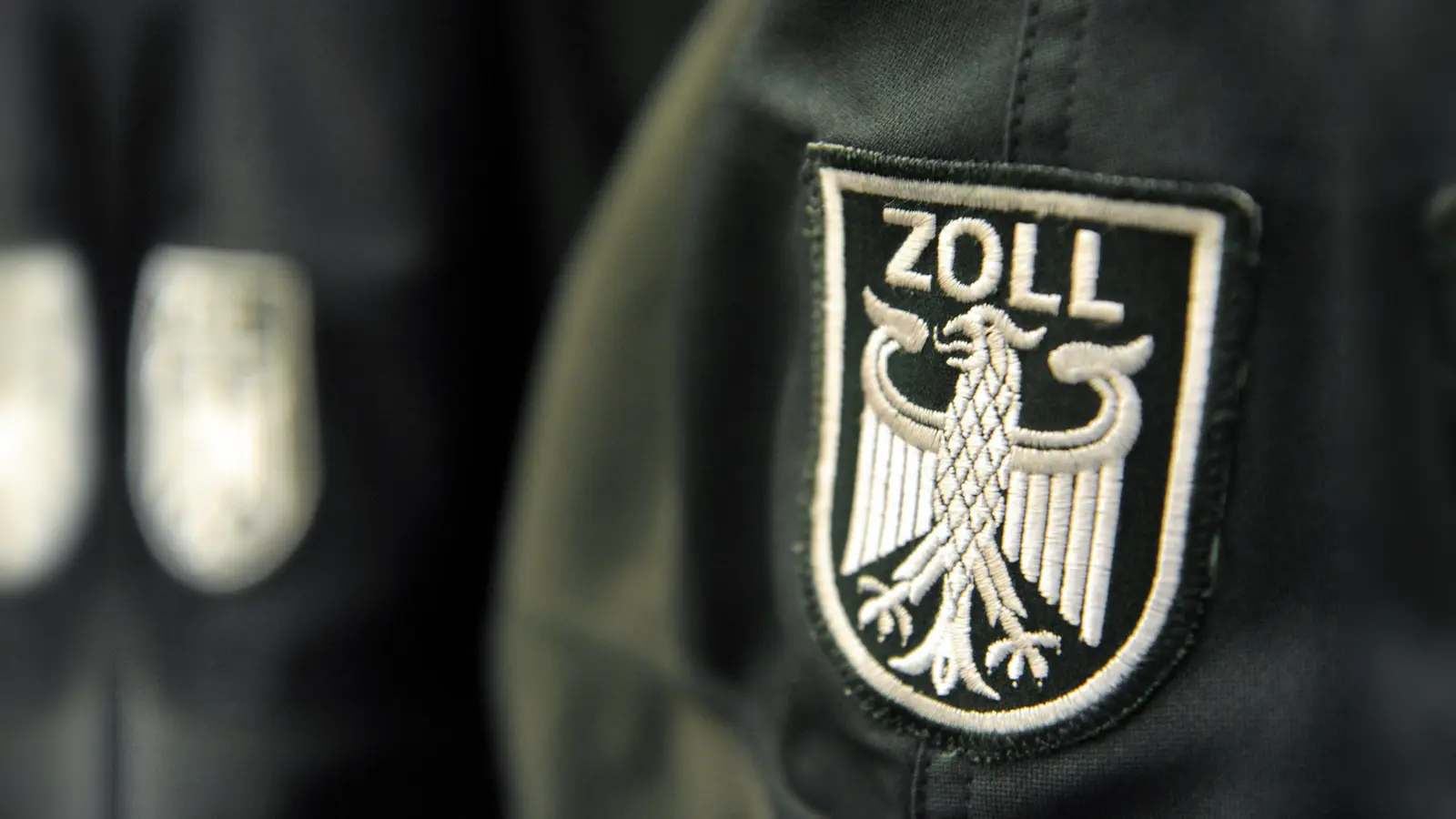 Das Hauptzollamt Regensburg prüfte die Lohnsituation von Arbeitnehmern. (Symbolbild: Maurizio Gambarini dpa)