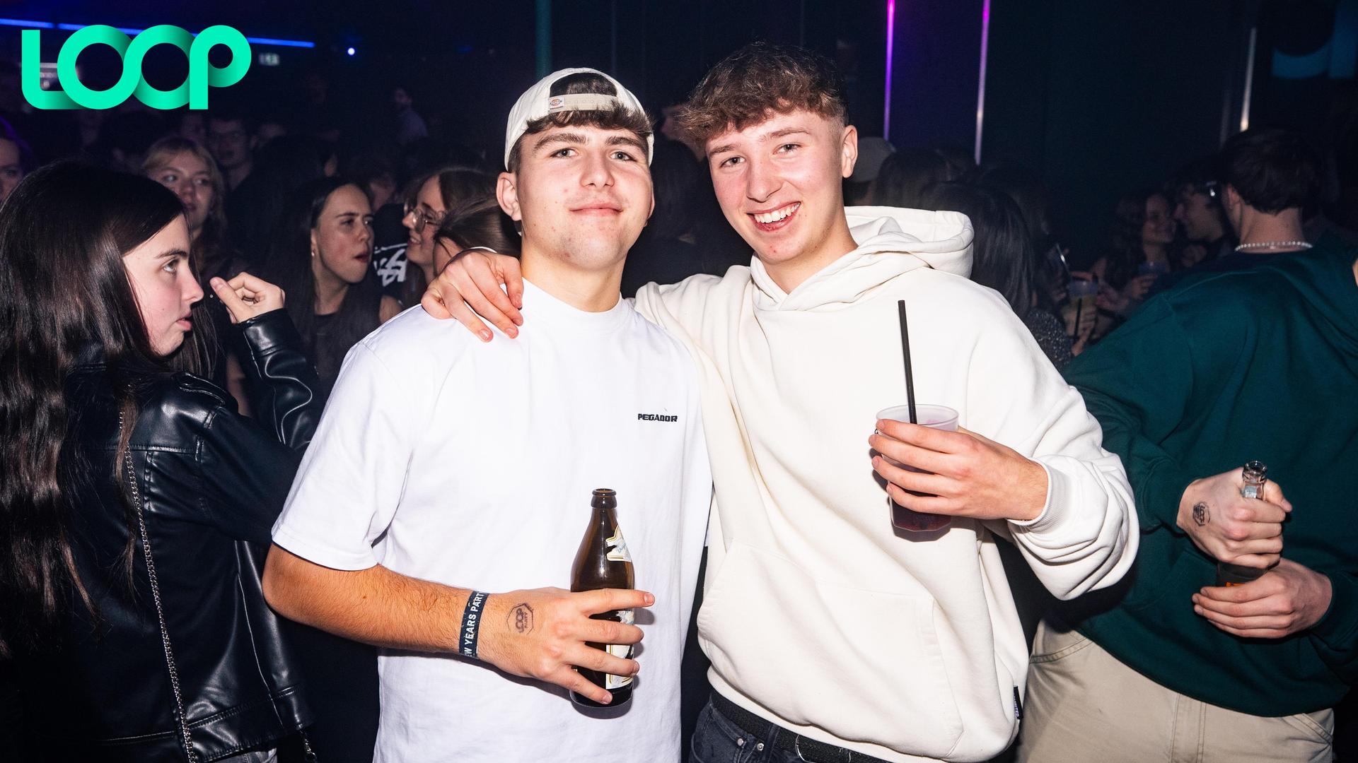 „Dark Glamour New Years Party”: Das war das Motto bei der Party am Freitag im Loop Weiden. (Bild: Hannes Stock)