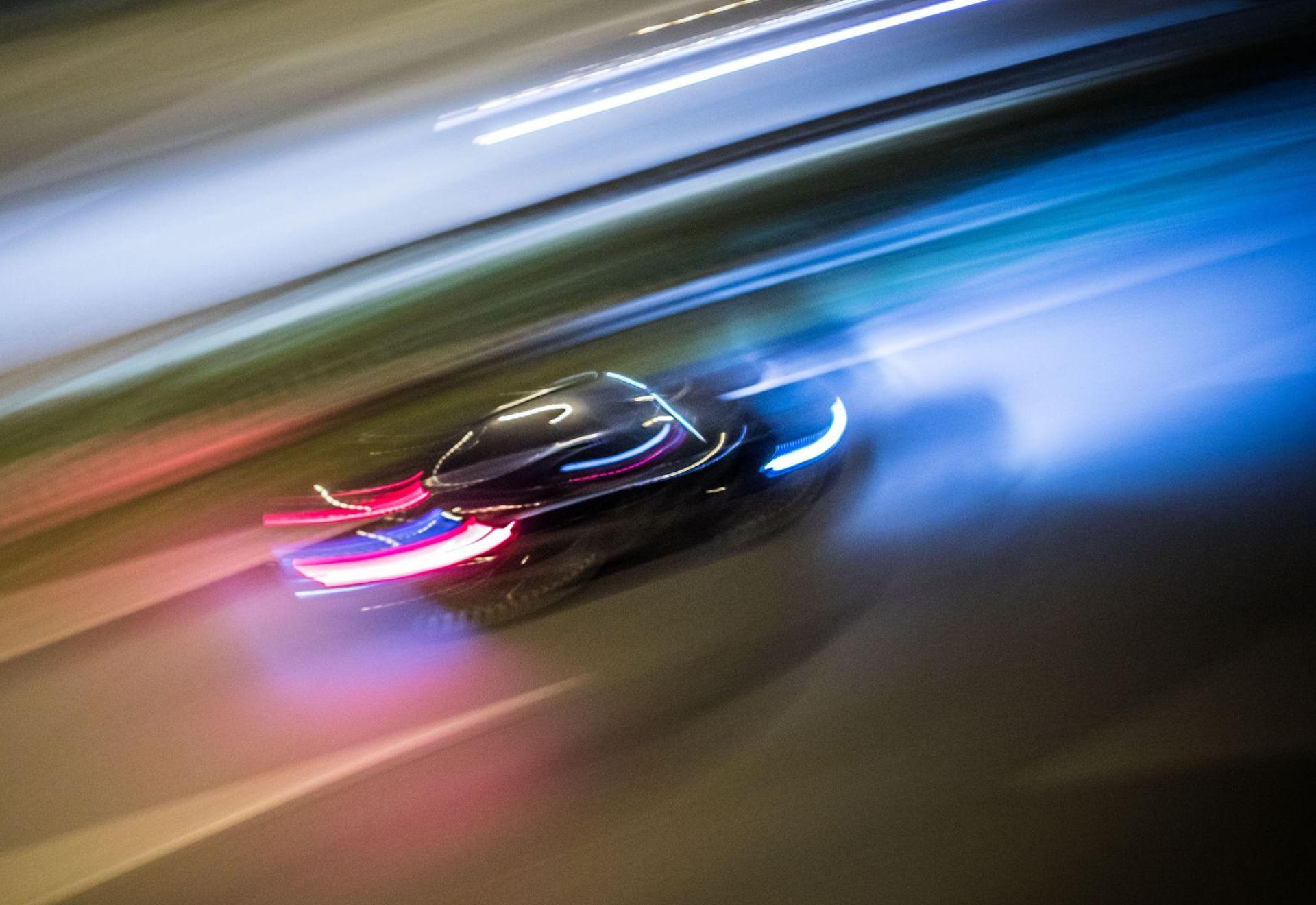 Großangelegte Verkehrskontrollen in Nabburg decken zahlreiche Verstöße auf. Ein Fahrer flüchtet mit 200 Stundenkilometern, wird aber gestoppt. (Symbolbild: Frank Rumpenhorst/dpa)