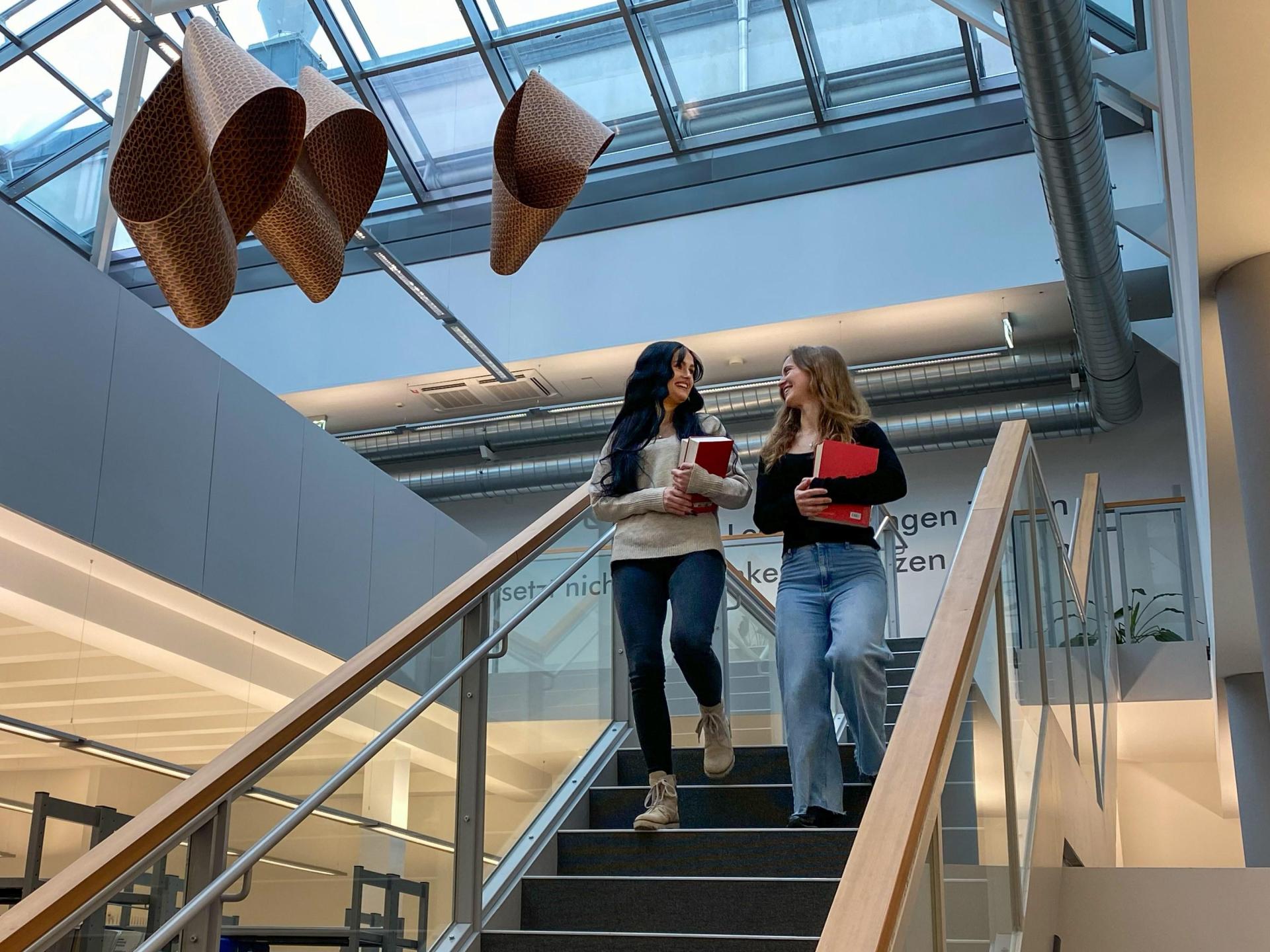 An der OTH Amberg-Weiden hat die Bewerbungsfrist für das Wintersemester 2025/2026 begonnen.  (Bild: Sonja Wiesel/OTH Amberg-Weiden)