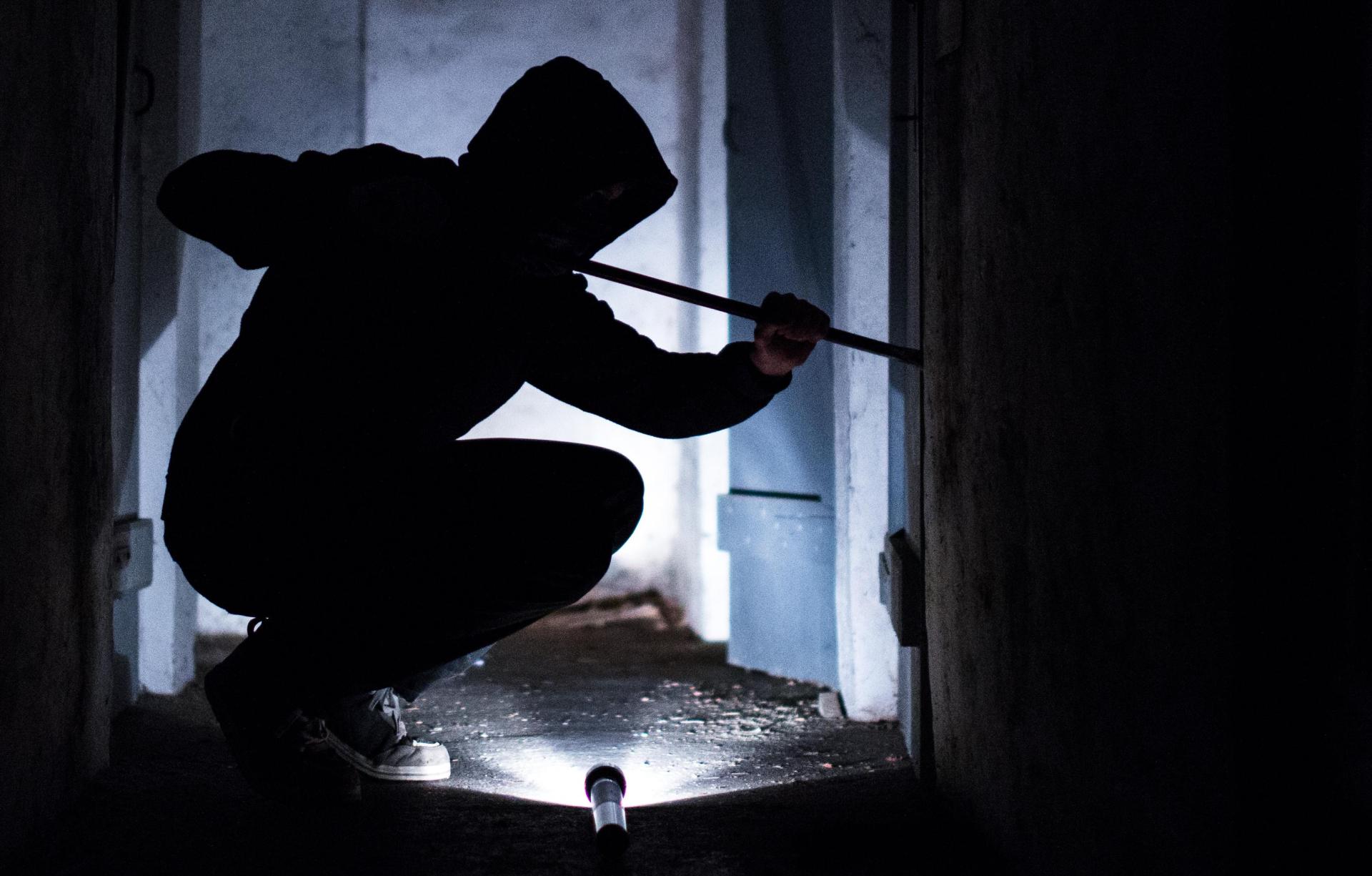 Einbrecher schlugen in Parkstein zu.  (Symbolbild: Silas Stein/dpa)