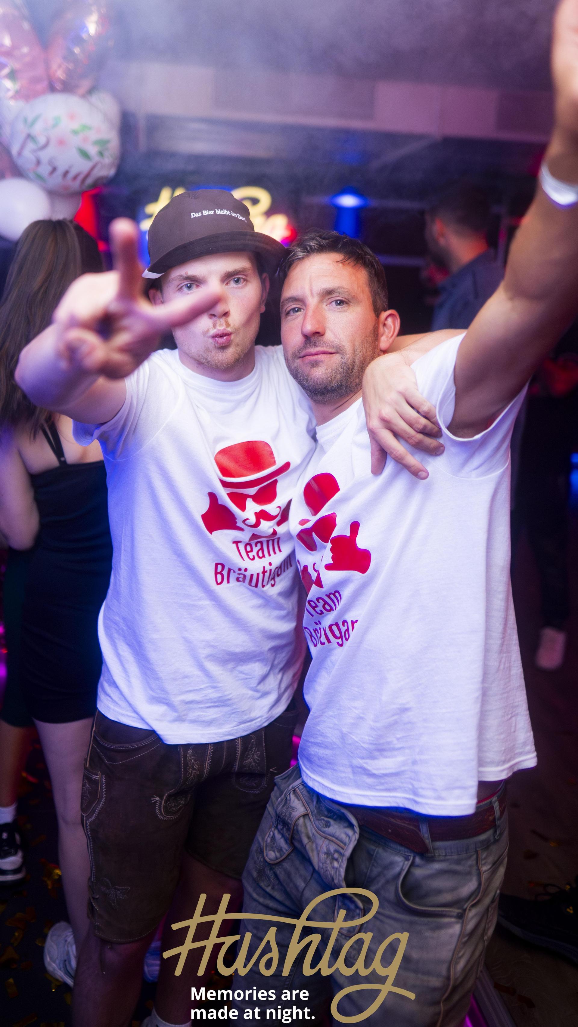 Auch am Tag nach „Weiden träumt” wird im Hashtag getanzt. DJ Avarro sorgt für den passenden Sound. (Bild: Hannes Stock)