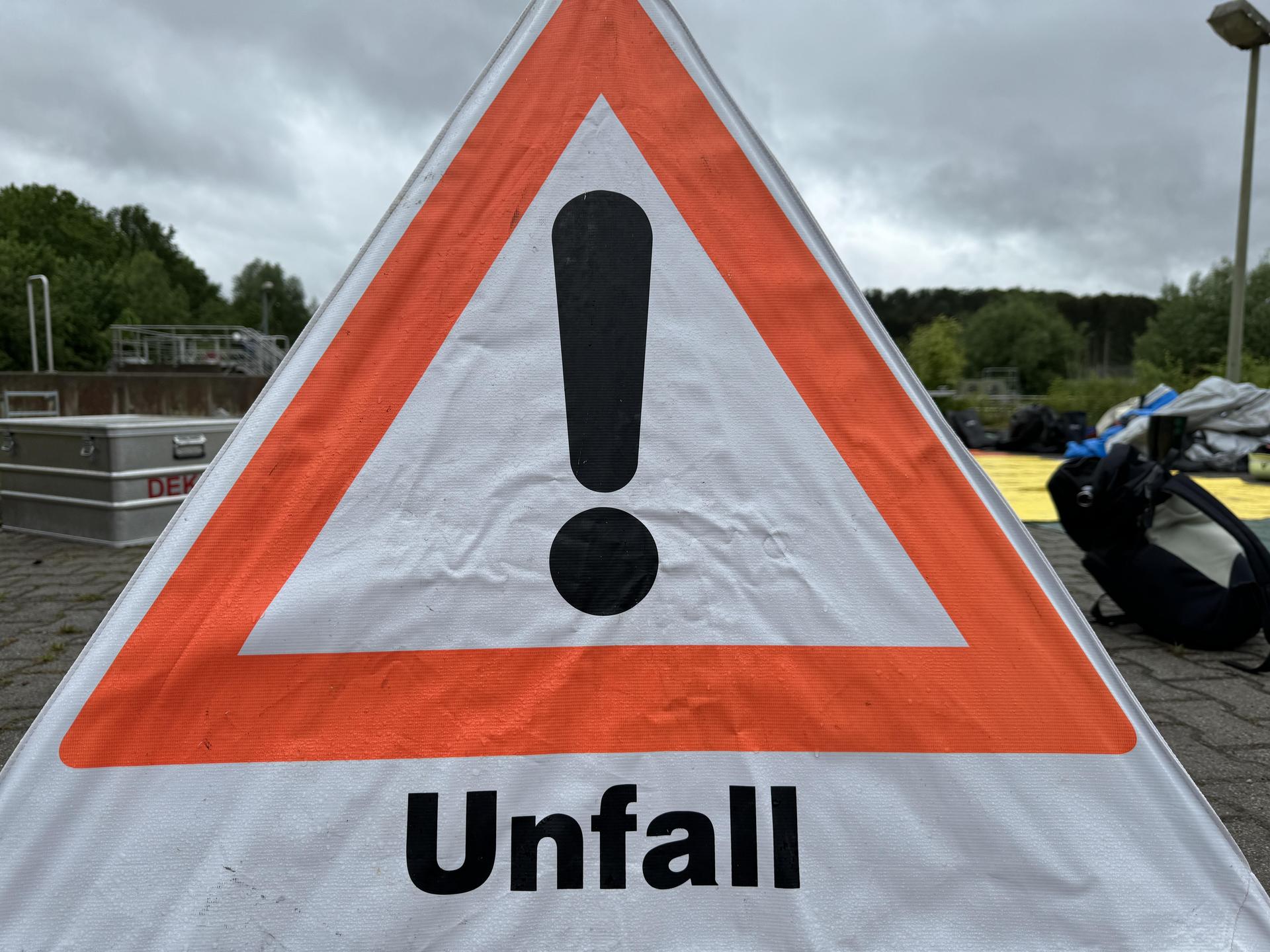 Auf der B470 zwischen Kirchenthumbach und Sommerau hat sich ein schwerer Verkehrsunfall ereignet.  (Symbolbild: Heike Unger)