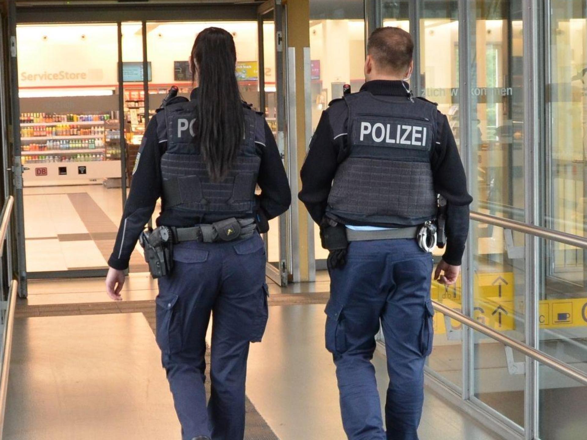 Vier Mädchen im Alter von 13 bis 16 Jahren sind von der Polizei am Regensburger Hauptbahnhof in Schutzgewahrsam genommen worden.  (Symbolbild: Bundespolizei )
