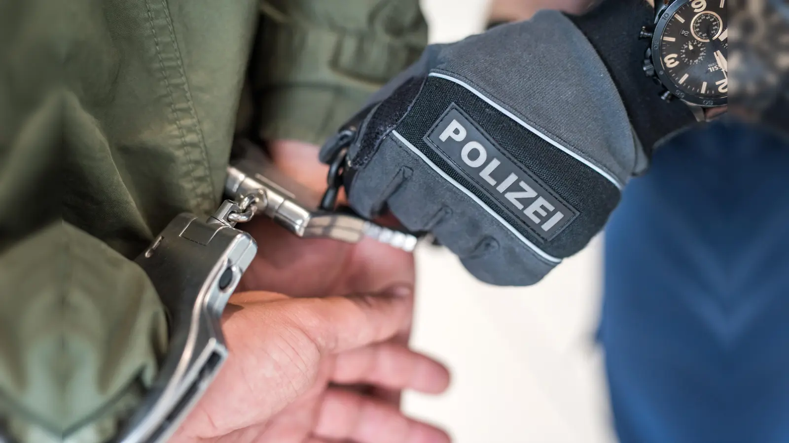 Beamte der Bundespolizeiinspektion Waidhaus nahmen am Montag bei Grenzkontrollen auf der A6 einen gesuchten Verkehrssünder fest.  (Symbolbild: Bundespolizei)