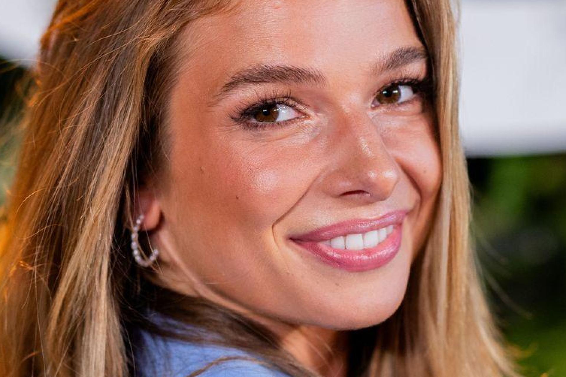  Moderatorin Lola Weippert berichtet in ihrem neuen Podcast mit Vanessa Mai über persönliche Grenzerfahrungen. (Archivbild) (Bild: Rolf Vennenbernd/dpa)