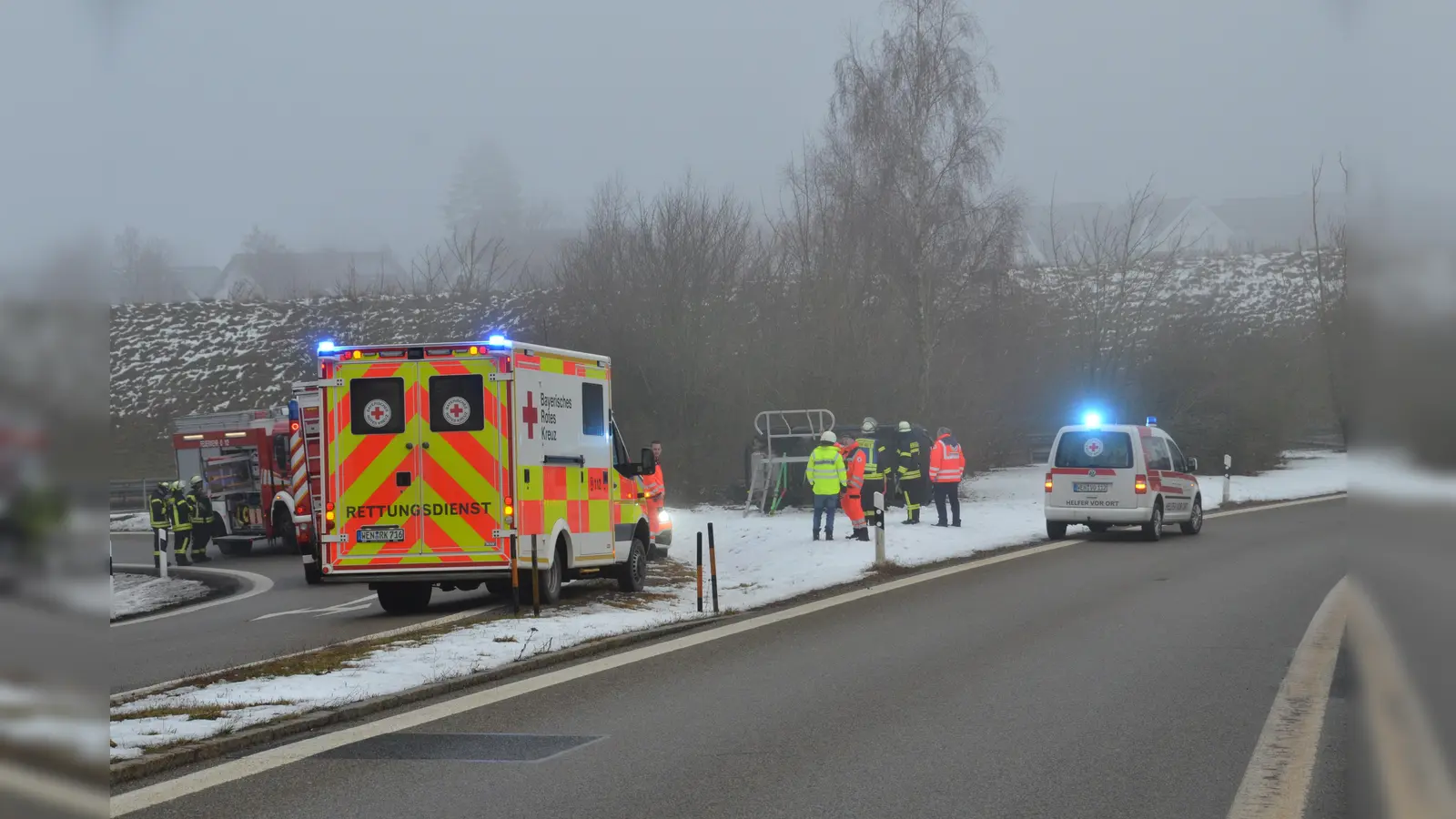 Bei der Ausfahrt Vohenstrauß-West von der A 6 ereignete sich am Freitagnachmittag ein Unfall, bei dem ein Fahrzeug umkippte.Der Fahrer ist glimpflich davon gekommen. (Bild: dob)