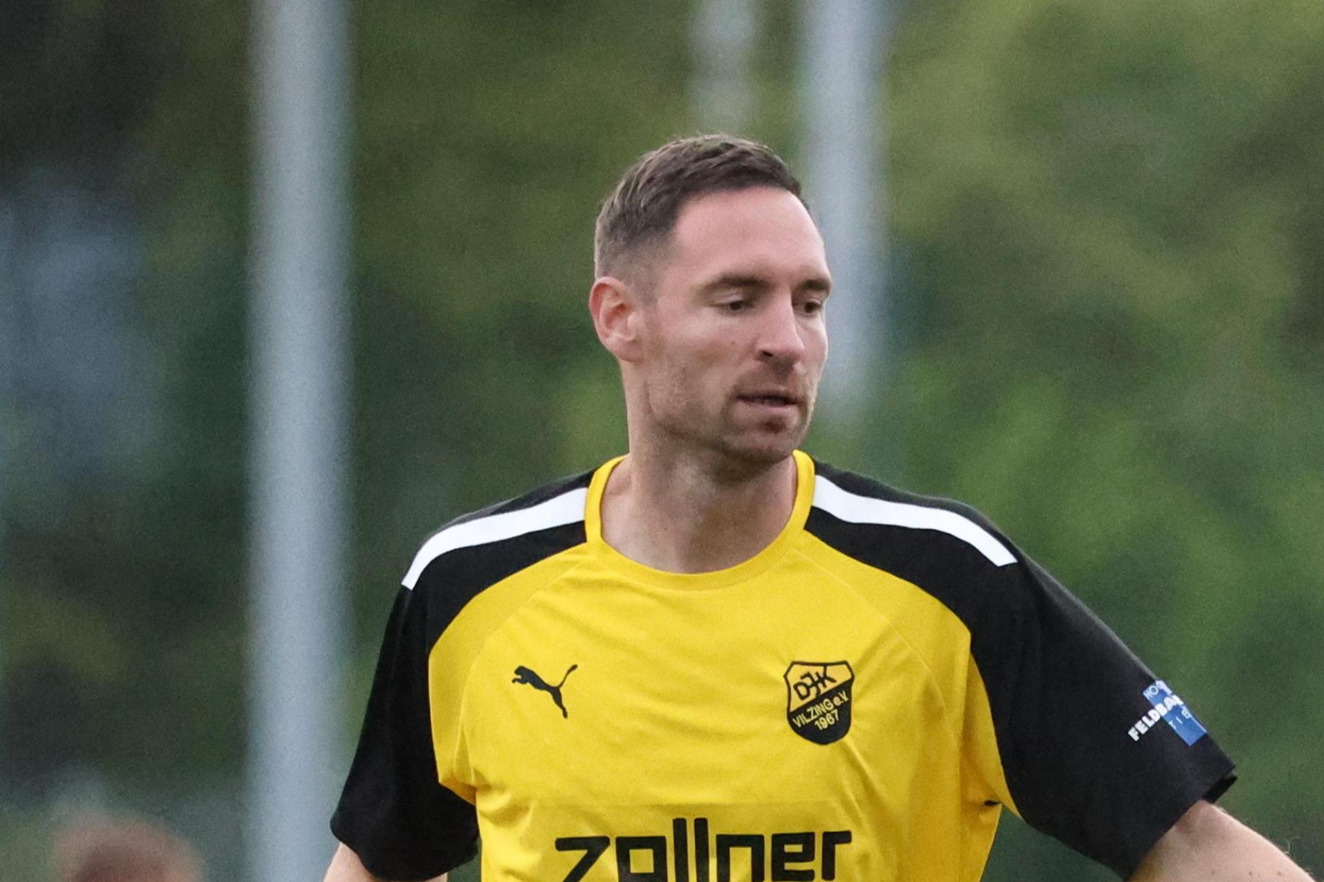 Markus Ziereis (gelbes Trikot/Szene aus einem bei einem früheren Spiel gegen die SpVgg SV Weiden) schoss für Vilzing das Siegtor gegen den SSV Jahn.  (Archivbild: Dieter Jäschke)