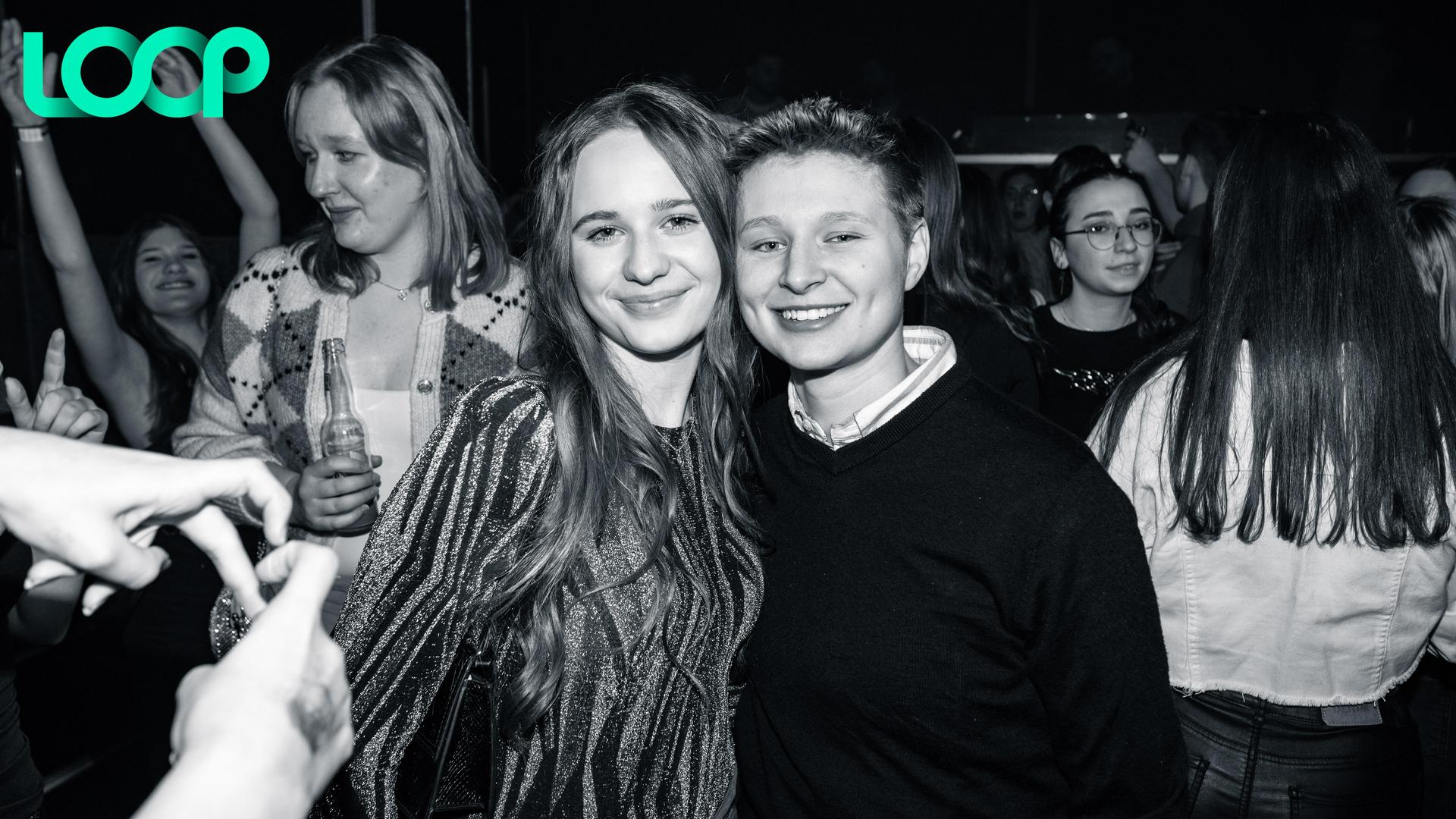 „Dark Glamour New Years Party”: Das war das Motto bei der Party am Freitag im Loop Weiden. (Bild: Hannes Stock)