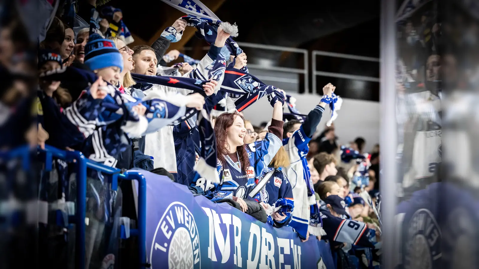 Die Freude dürfte groß sein bei den Fans der Blue Devils Weiden: Der Zweitligist hat mit Alan Letang ab Dienstag einen neuen Coach. (Archivbild: Tobias Neubert)
