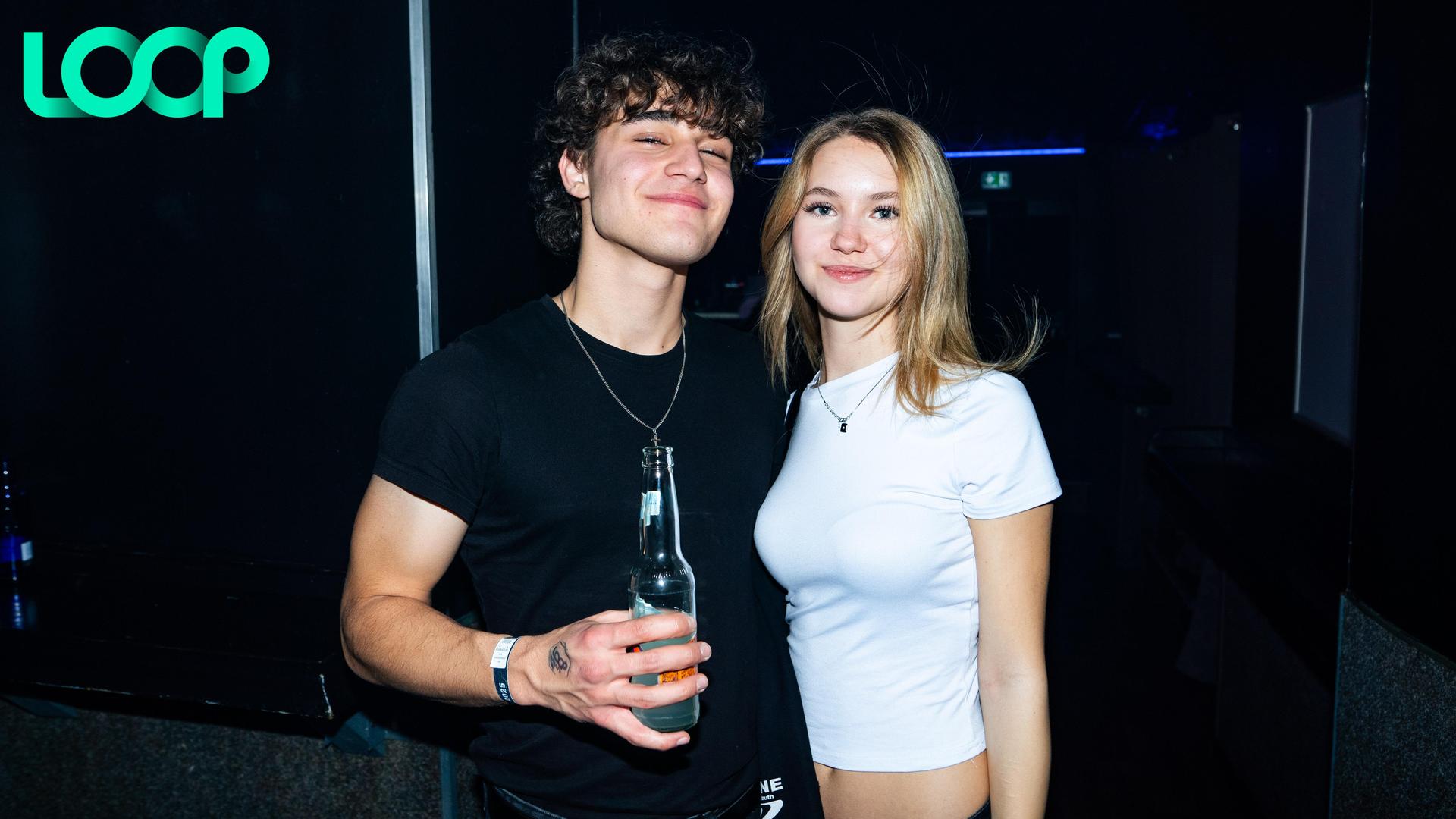 „Dark Glamour New Years Party”: Das war das Motto bei der Party am Freitag im Loop Weiden. (Bild: Hannes Stock)