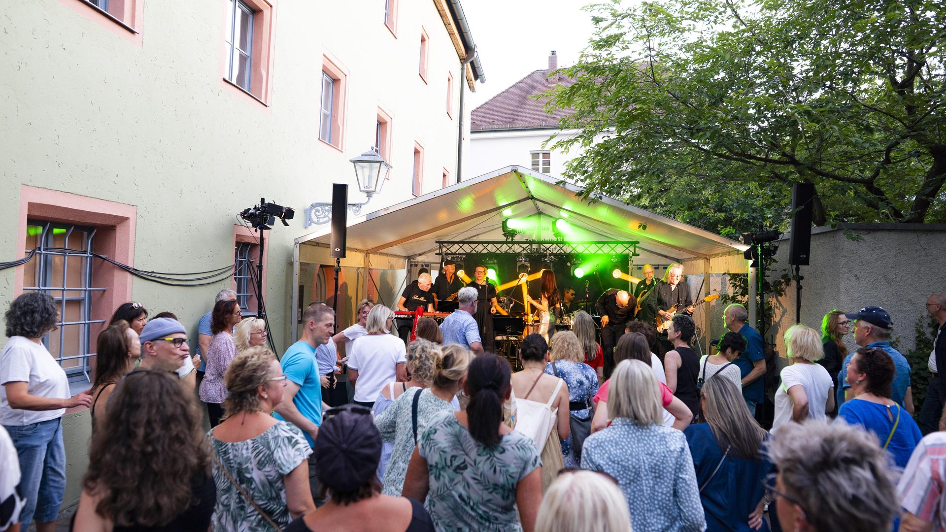 Bürgerfest-Samstag in Weiden: Die Fotos vom Weiden-am-See-Platz<br> (Bild: Hannes Stock)