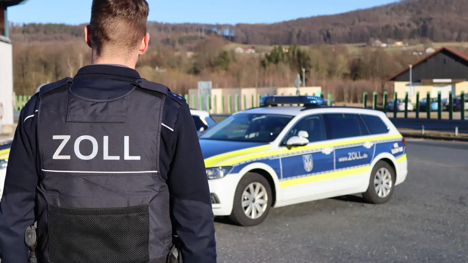 Bei einem Großeinsatz des Zolls in der Oberpfalz wurden Drogen, Waffen und Bargeld sichergestellt.  (Symbolbild: Hauptzollamt Regensburg)