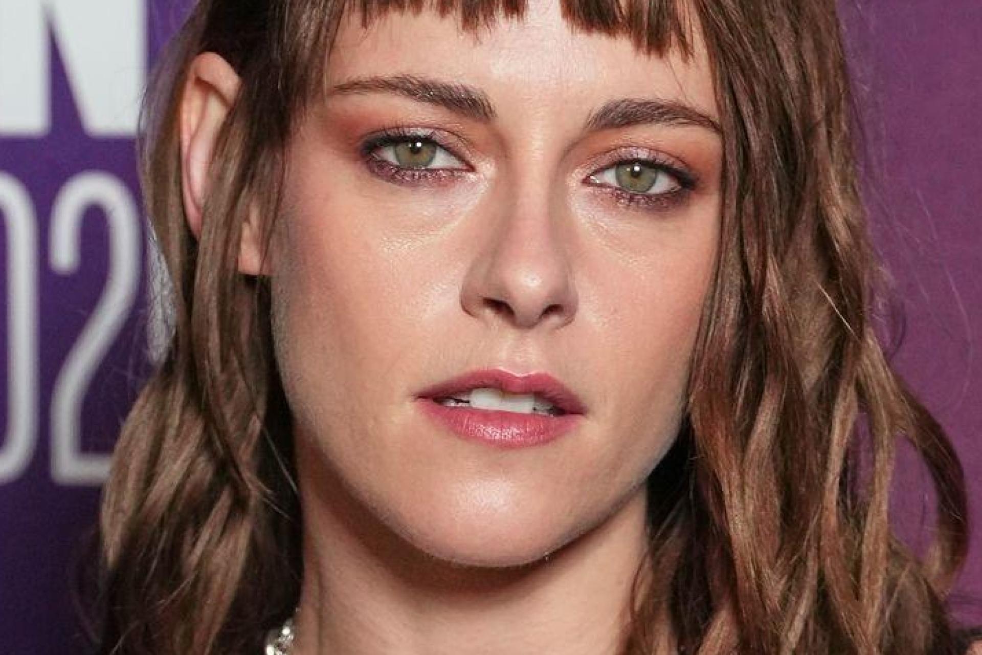 Hollywood-Schauspielerin Kristen Stewart („Twilight“) hat über ihre Beweggründe für ihr öffentliches Coming-out vor acht Jahren gesprochen. (Archivbild) (Bild: Scott A Garfitt/Invision/AP/dpa)