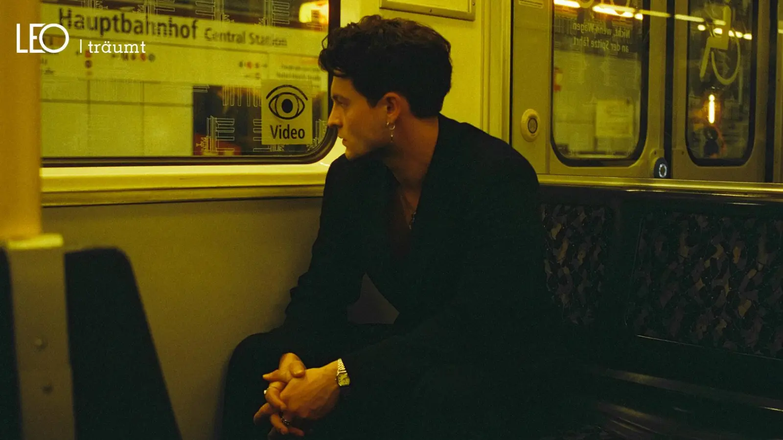 Künstler Heinzbruno denkt Pop neu - mit neuer Energie, raus aus der Dunkelheit. (Bild: Felix Reichl)