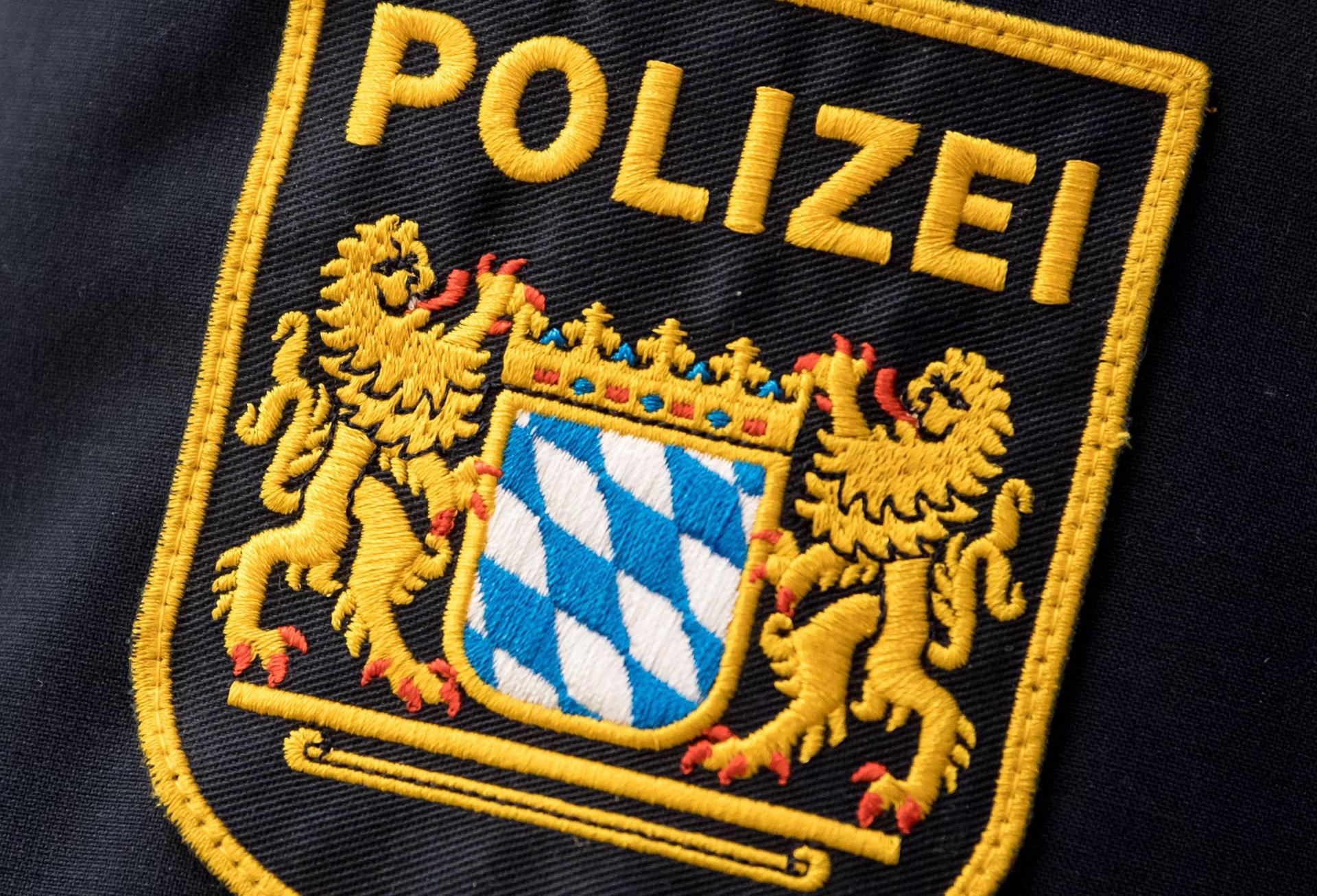 Die Polizei Vohenstrauß gibt einen Vorfall in Moosbach bekannt. Unbekannte haben hier ein Auto durchwühlt. (Symbolbild: Sven Hoppe, dpa)