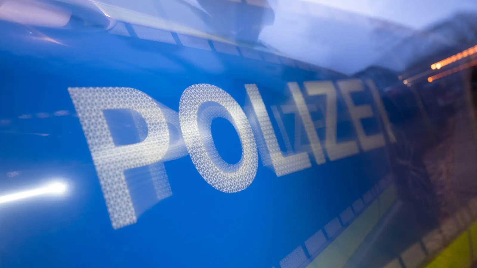Mehrere Fahrten unter Alkoholeinfluss riefen am Wochenende in Weiden die Polizei auf den Plan.  (Symbolbild: Marijan Murat/dpa)