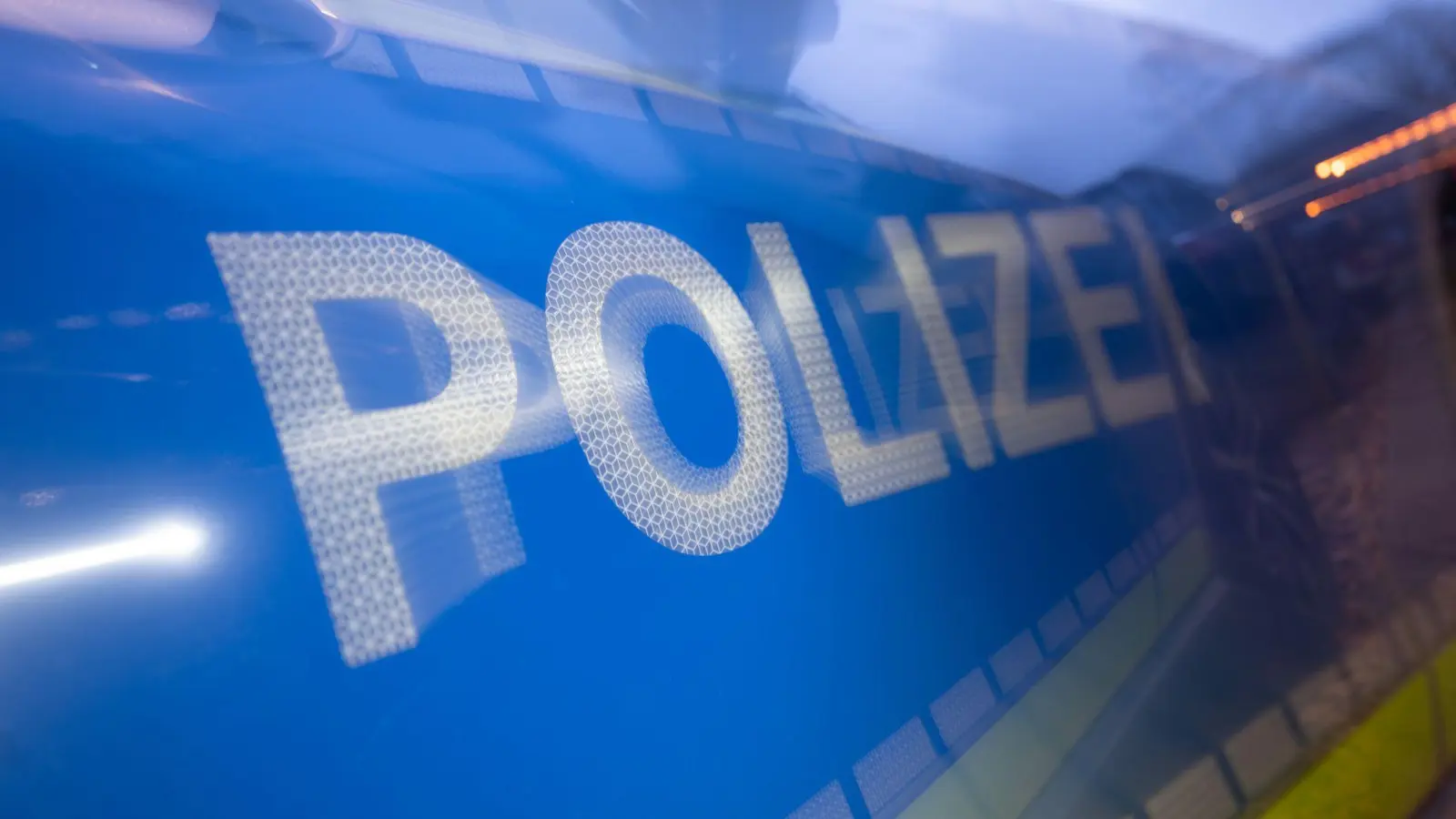 Eine Autofahrerin ist in Grafenwöhr unter Alkohol am Steuer erwischt worden.  (Symbolbild: Marijan Murat/dpa)