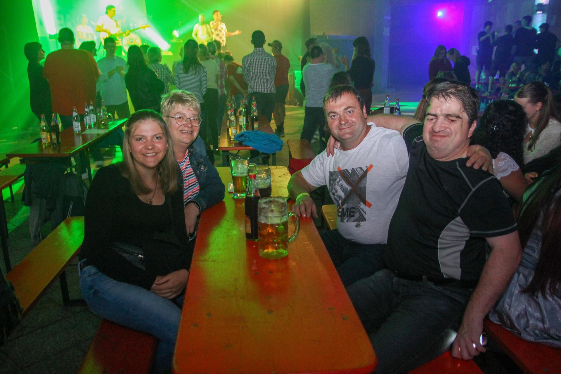 Die Band „Aeroplane” eröffnete am Freitag den Wurzer O'Schnitt. (Bild: Lea Stecher)