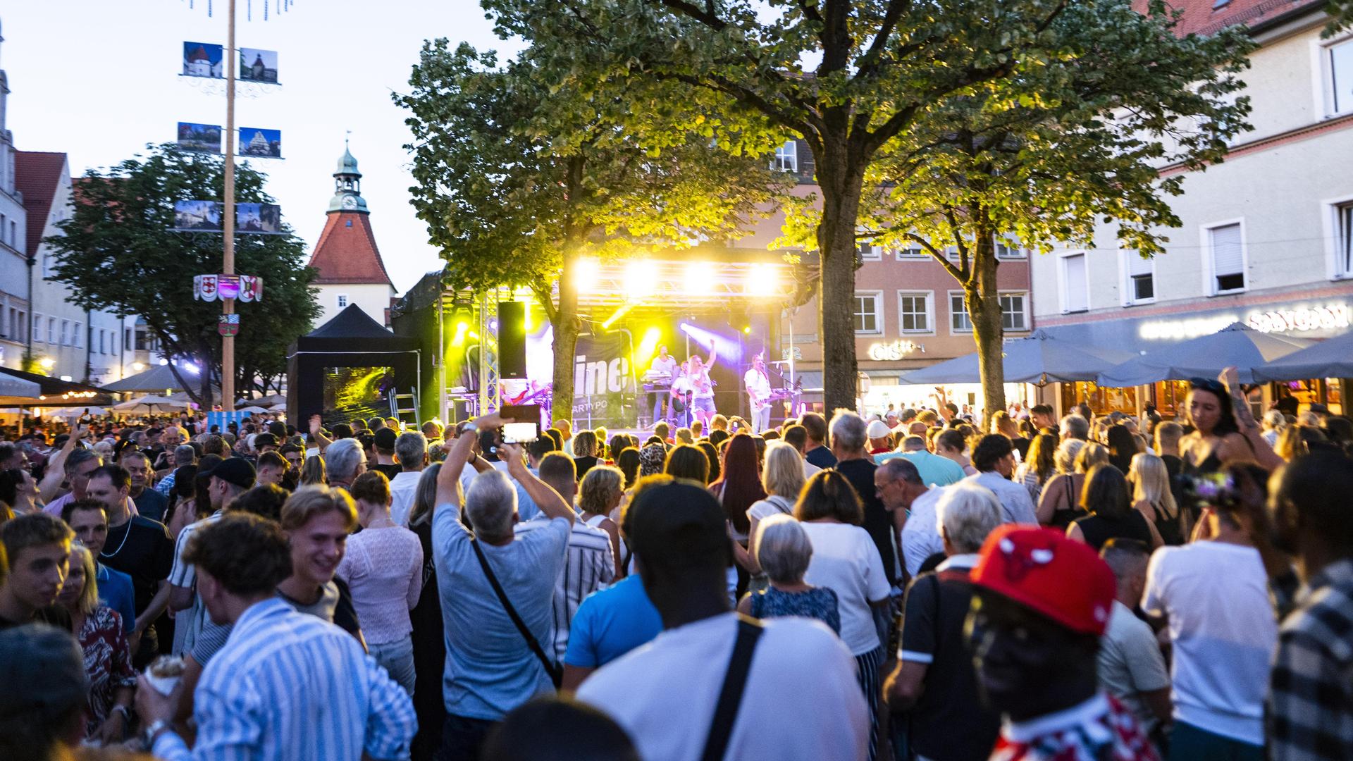 Bürgerfest-Samstag in Weiden: Die Fotos vom Unteren Markt. (Bild: Hannes Stock)