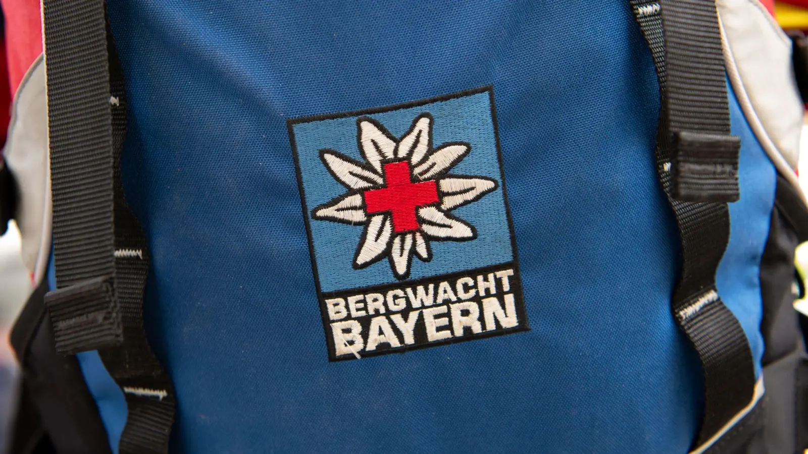 Polizei und Bergwacht haben die Frau nur noch tot bergen können. (Symbolbild: Sven Hoppe/dpa)