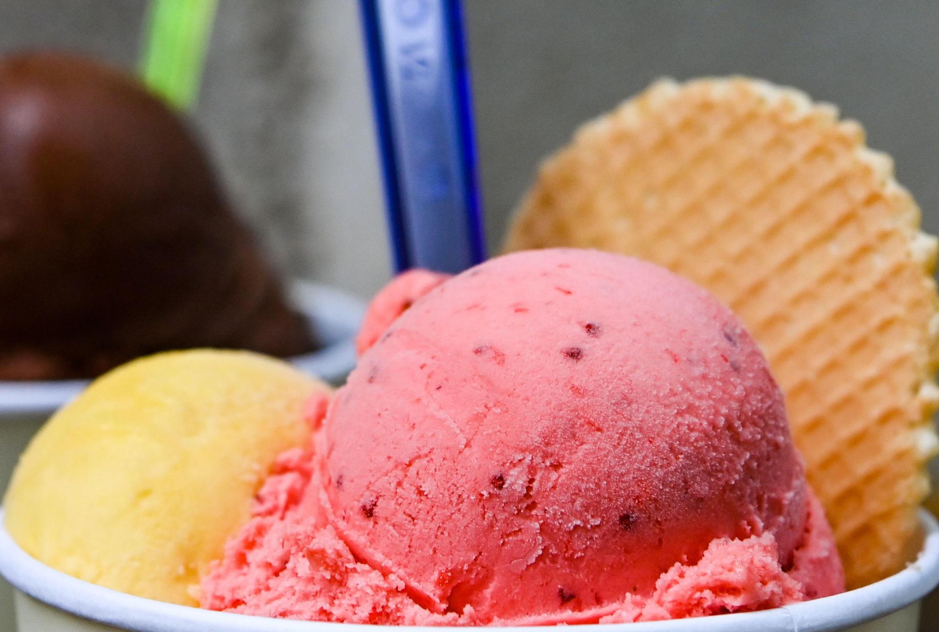 Ein 31-Jähriger leistet Widerstand gegen die Polizei, bewirft zwei Beamte mit Eis und verletzt sie.<br> (Symbolbild: Jens Kalaene)