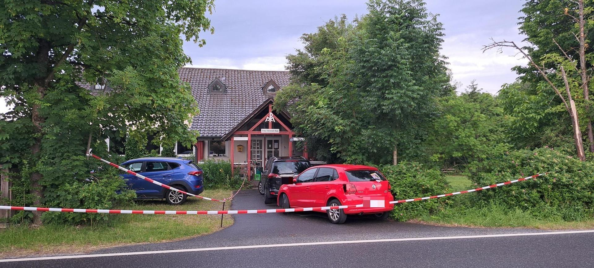 Es sollte eine entspannte Ferienfreizeit werden, doch dann eskalierte die Situation im Franz-Ettenreich-Haus in Altendorf im Juni 2025. Ab Donnerstag muss sich ein 22-Jähriger am Landgericht Weiden wegen versuchten Mordes und versuchten Totschlags verantworten.  (Archivbild: msh)