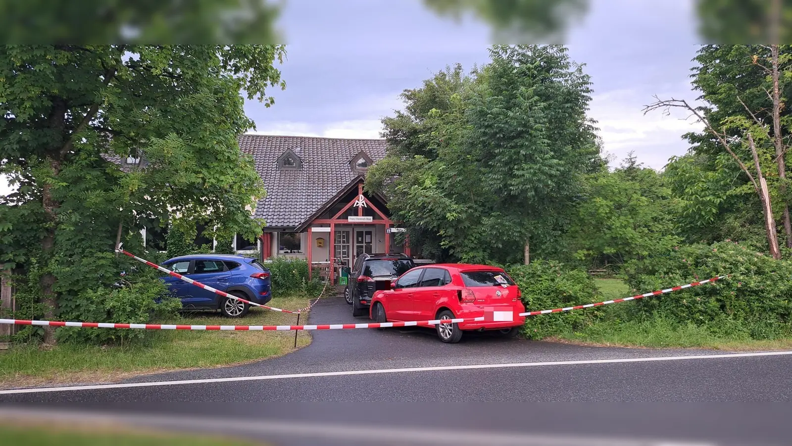 Im Jugendtreff in Altendorf soll sich am Samstag, 21. Juni, ein Angriff mit einem Messer ereignet haben. Der Bereich ist abgesperrt. (Bild: msh)
