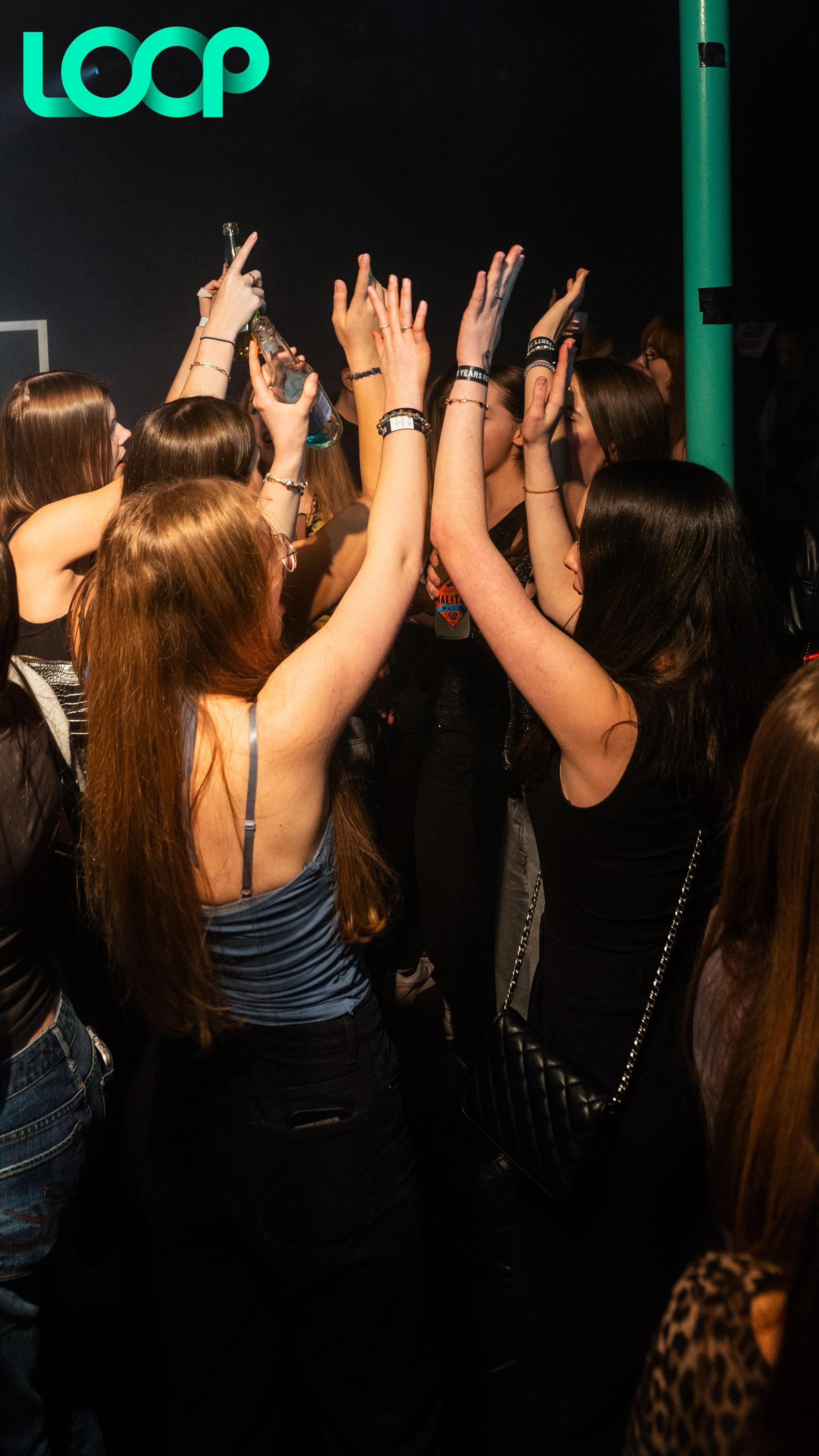 „Dark Glamour New Years Party”: Das war das Motto bei der Party am Freitag im Loop Weiden. (Bild: Hannes Stock)