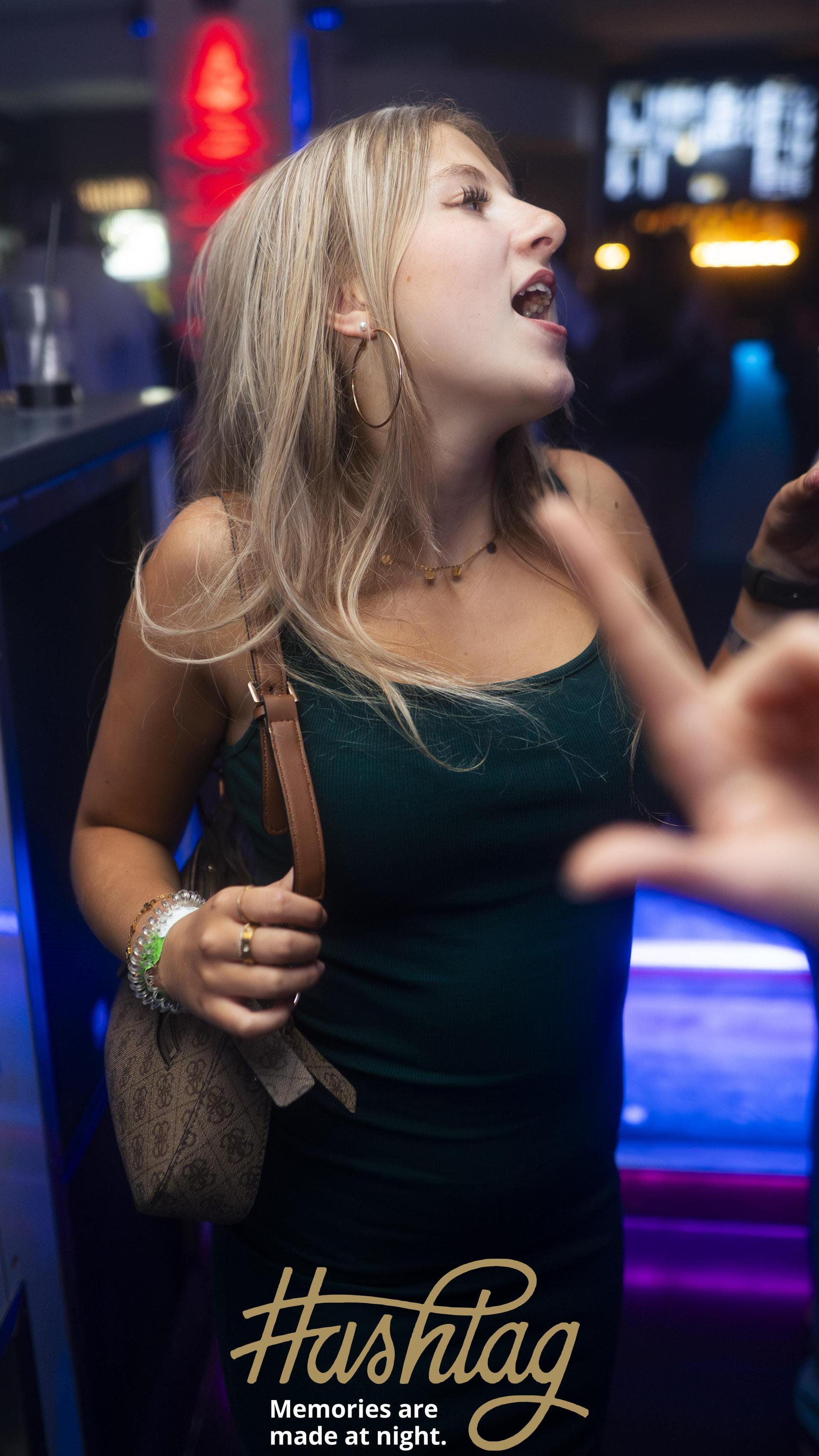 Auch am Tag nach „Weiden träumt” wird im Hashtag getanzt. DJ Avarro sorgt für den passenden Sound. (Bild: Hannes Stock)