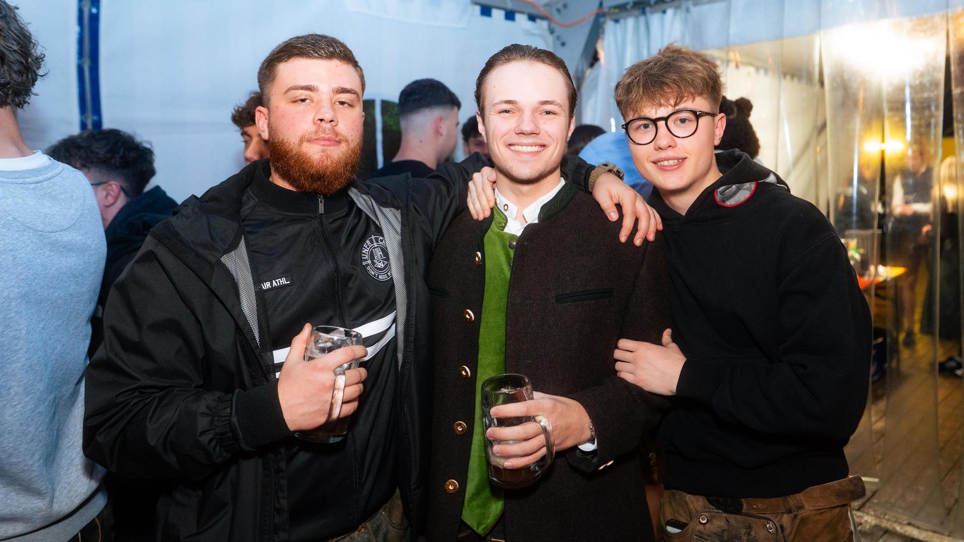 Alle Samstagsbilder der Kirwa in Weiherhammer. (Bild: Hannes Stock)