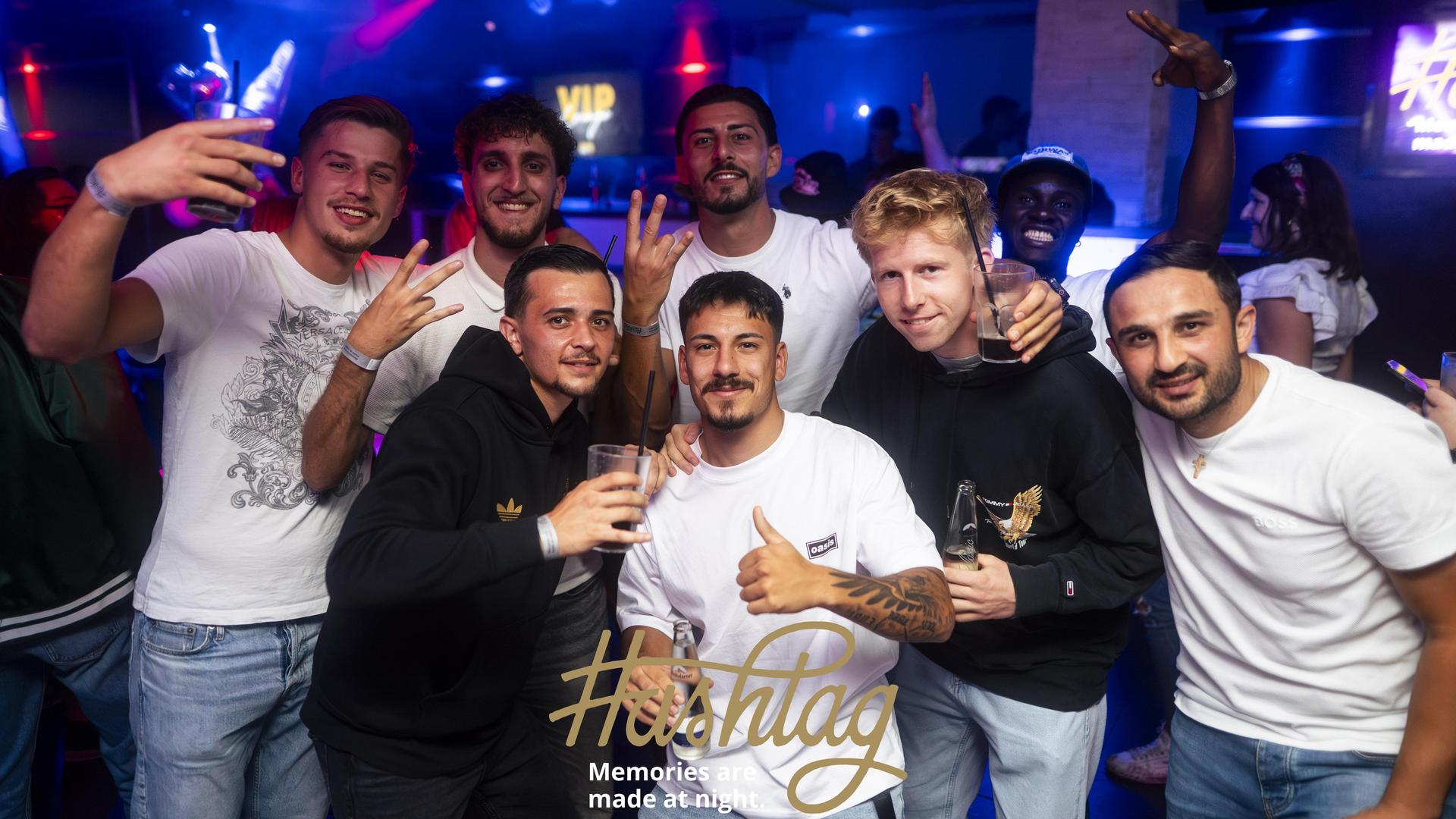 Auch am Tag nach „Weiden träumt” wird im Hashtag getanzt. DJ Avarro sorgt für den passenden Sound. (Bild: Hannes Stock)