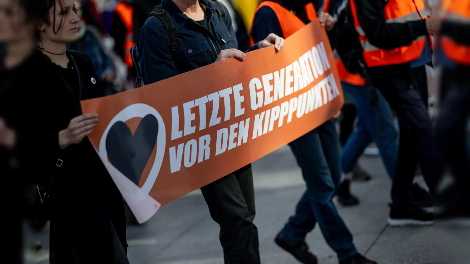 27 Aktivisten sitzen derzeit in Bayern in Präventivhaft. Darunter auch eine Frau aus Rothenstadt. (Symbolbild: Fabian Sommer)