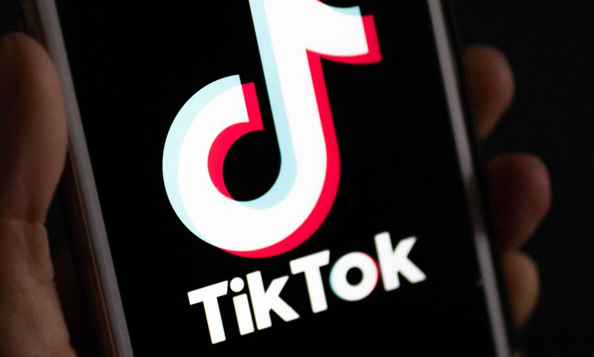 Die Plattform Tiktok hat in Deutschland viele junge Nutzerinnen und Nutzer. (Symbolbild) (Bild: Monika Skolimowska/dpa)