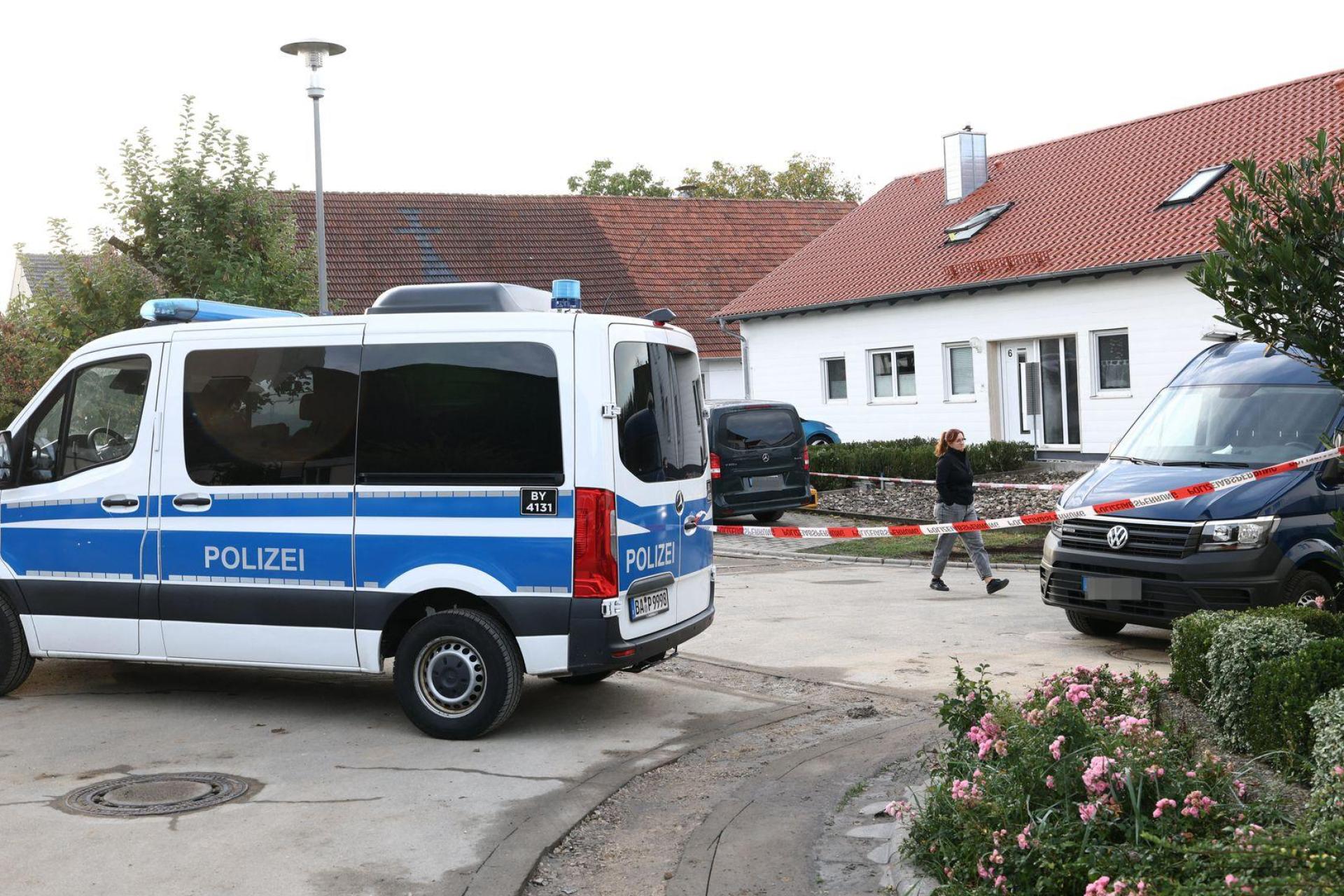 Bei einer unangekündigten Waffenkontrolle sind zwei Behördenmitarbeiter getötet worden.  (Archivbild: Daniel Löb/dpa)