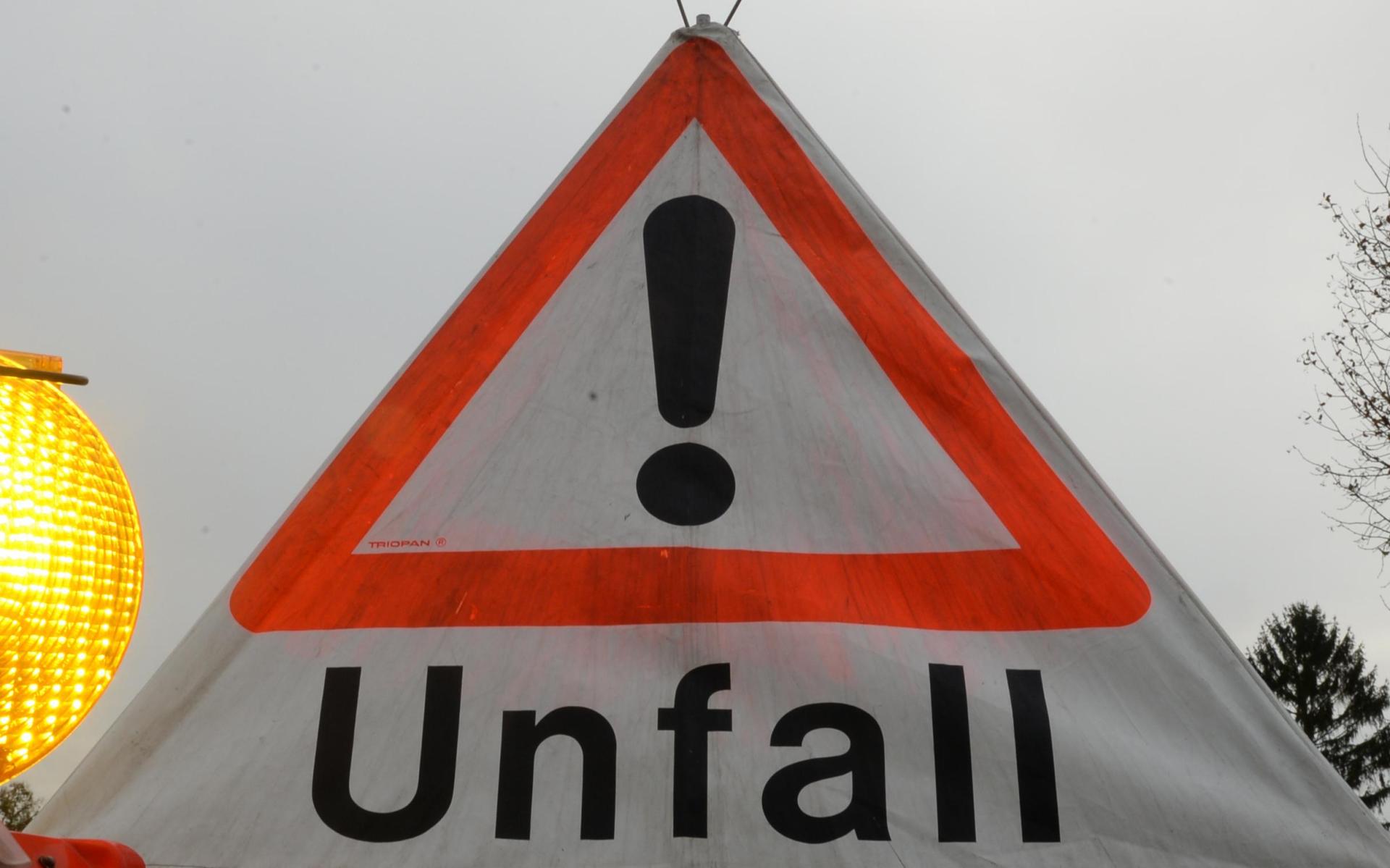 Auf der A 93 gab es einen Unfall. (Symbolbild: Patrick Seeger/dpa)