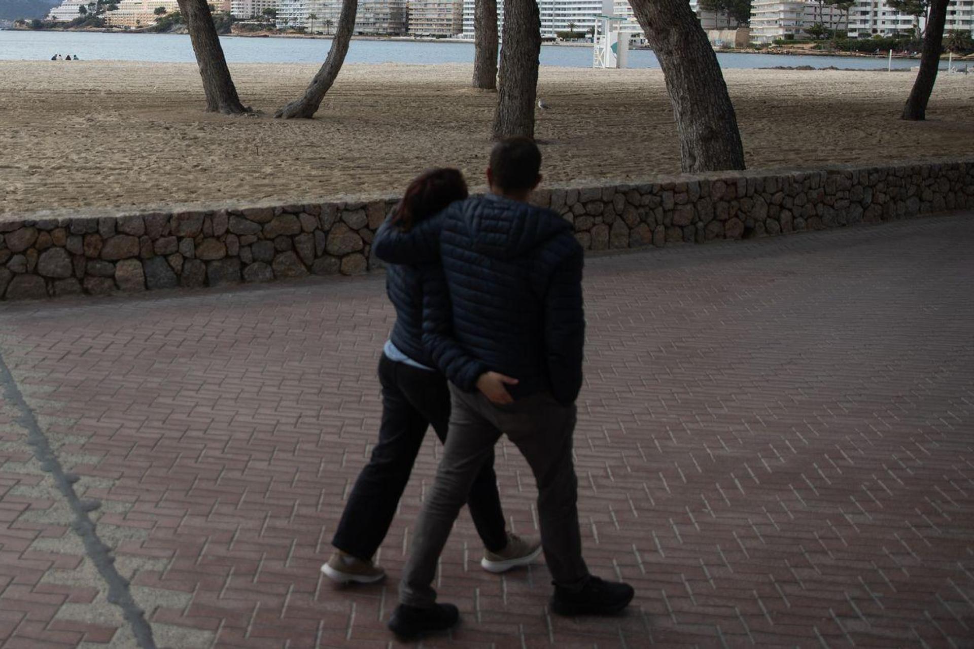 Der Unfall ereignete sich gegen 21.30 Uhr. (Archivbild: Clara Margais/dpa)