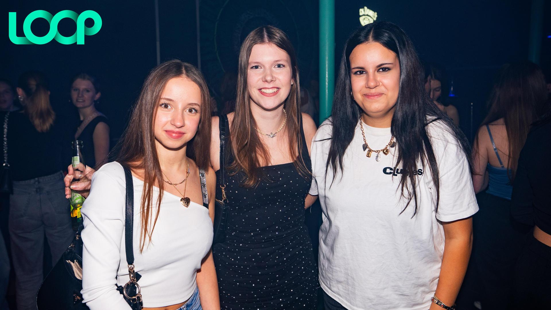 „Dark Glamour New Years Party”: Das war das Motto bei der Party am Freitag im Loop Weiden. (Bild: Hannes Stock)