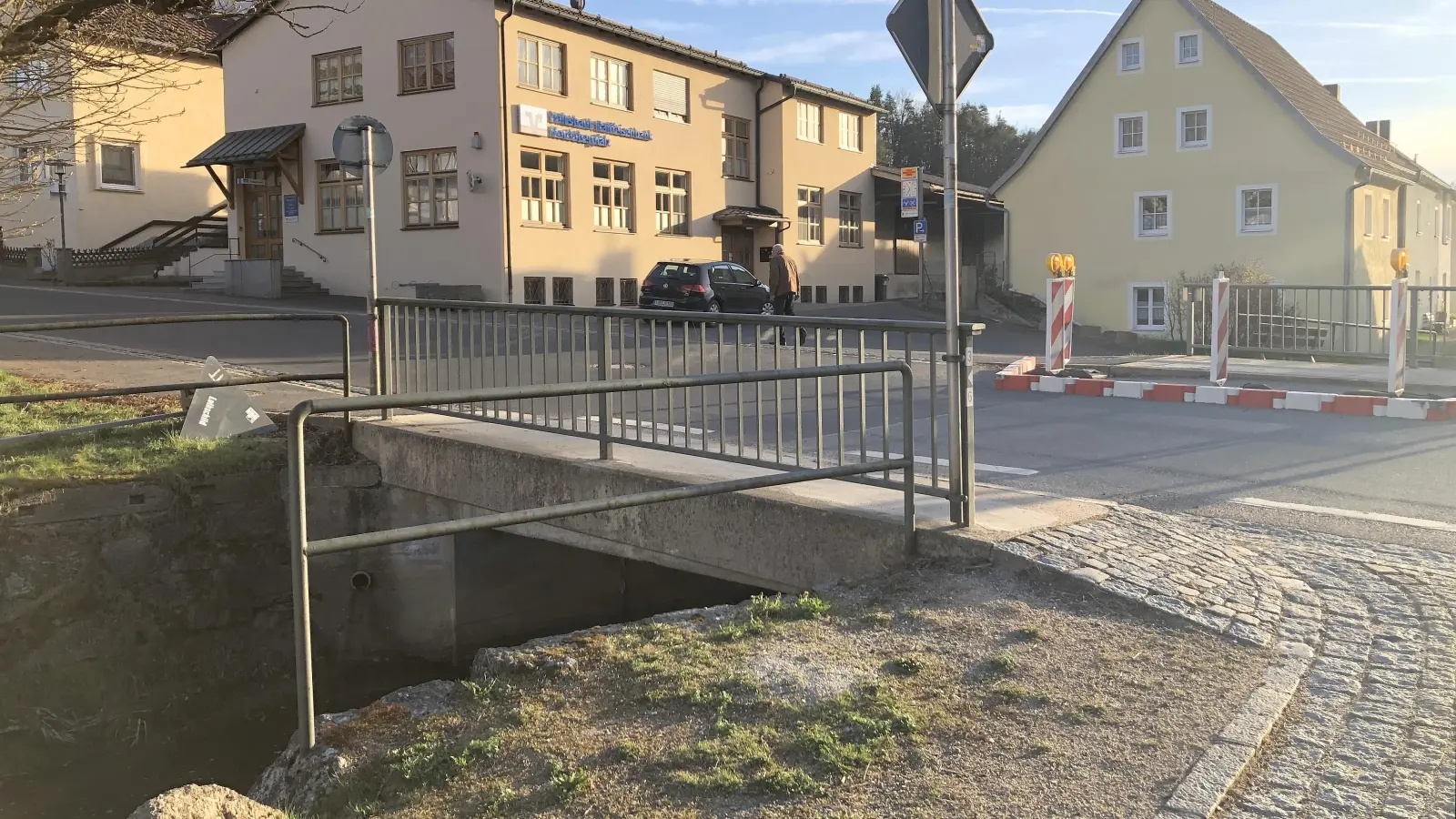 Die Netzbachbrücke in Falkenberg muss neu gebaut werden. (Archivbild: wro)