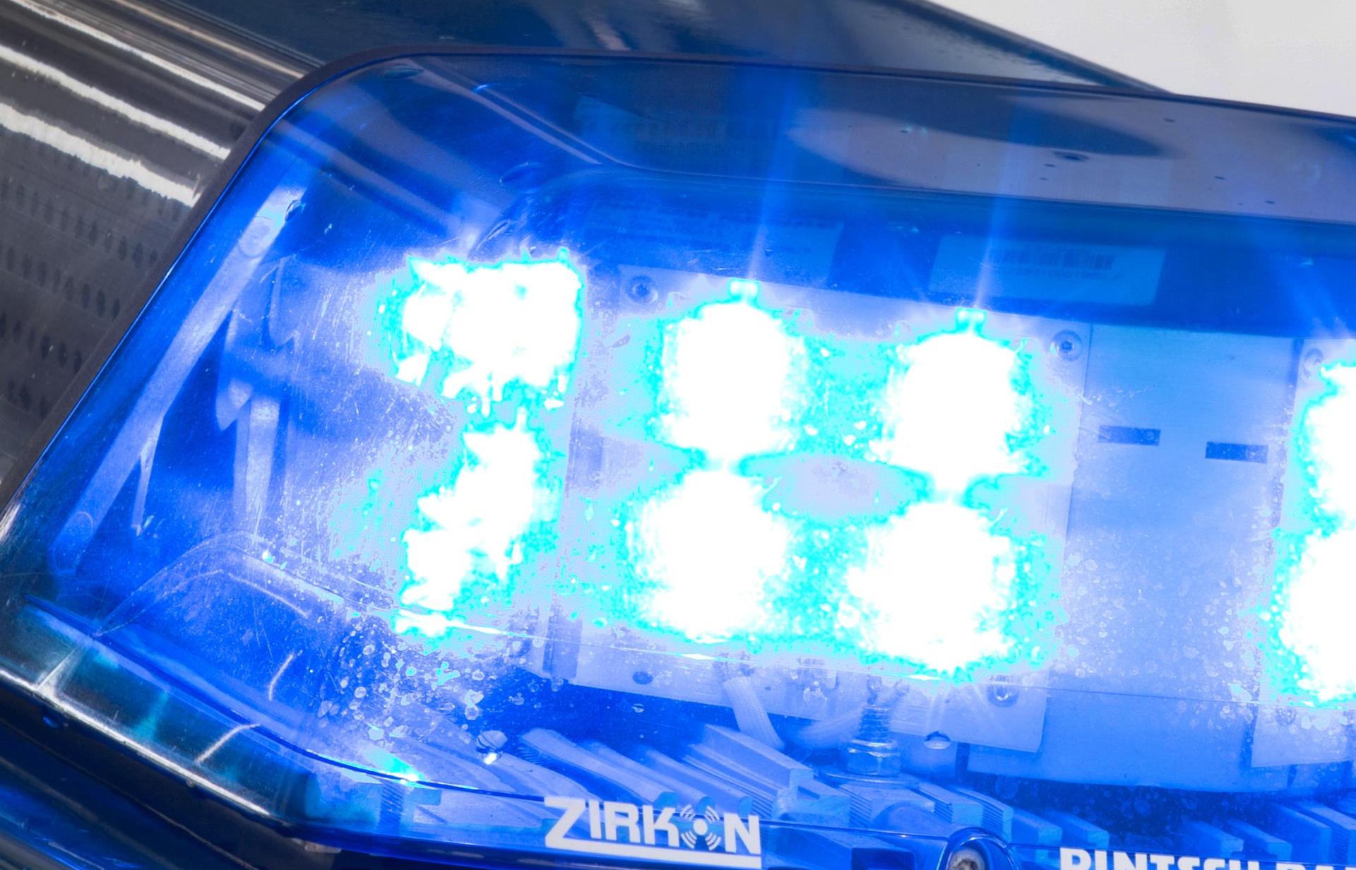 Bei der Party einer 17-Jährigen im Landkreis Neustadt in der Samstagnacht richteten die Gäste einen Schaden im vierstelligen Bereich an. (Symbolbild: Friso Gentsch/dpa)