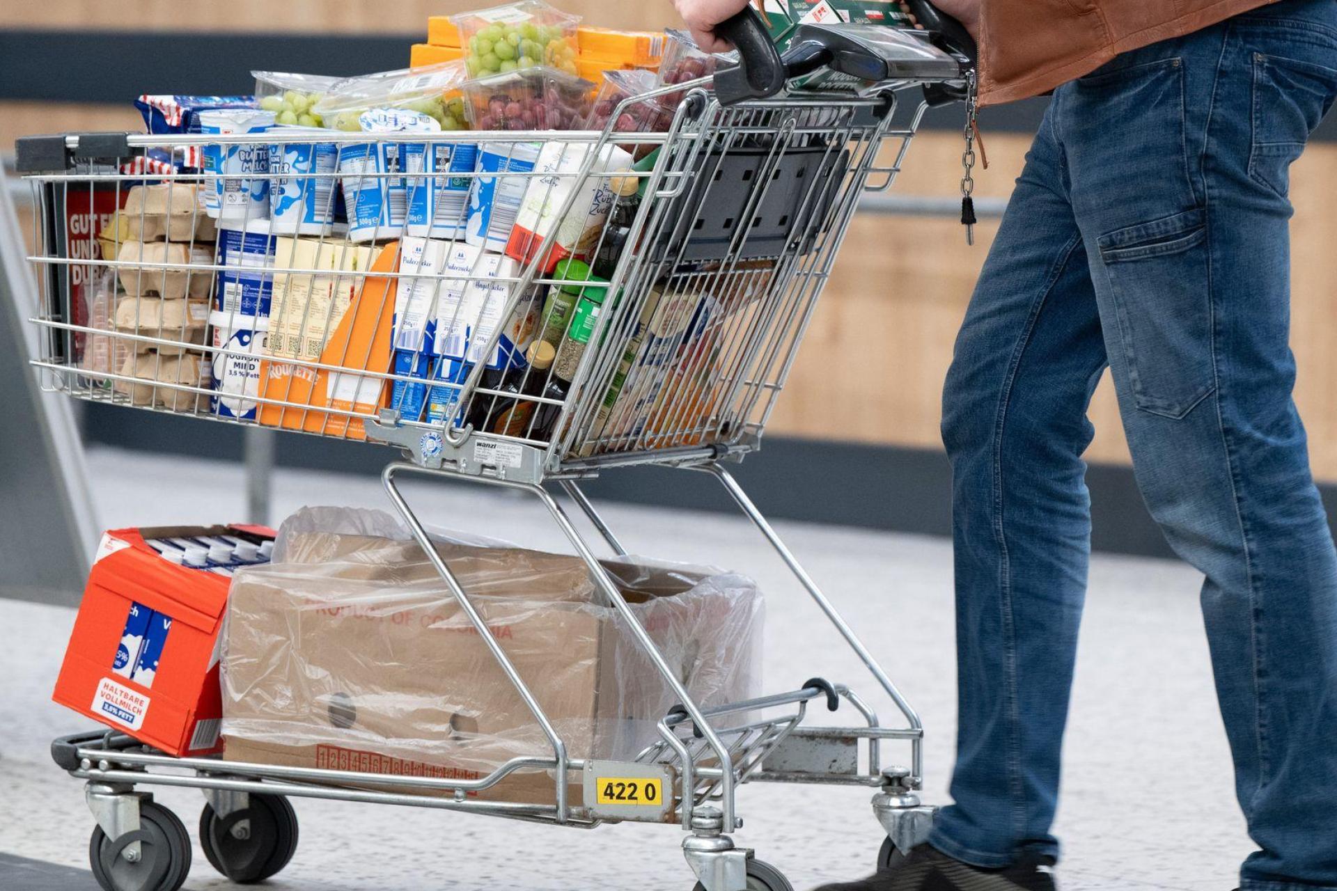 Eschenbach bekommt einen neuen Discounter – inklusive Metzgerei und Bäckerei.  (Symbolbild: Sebastian Kahnert/dpa)