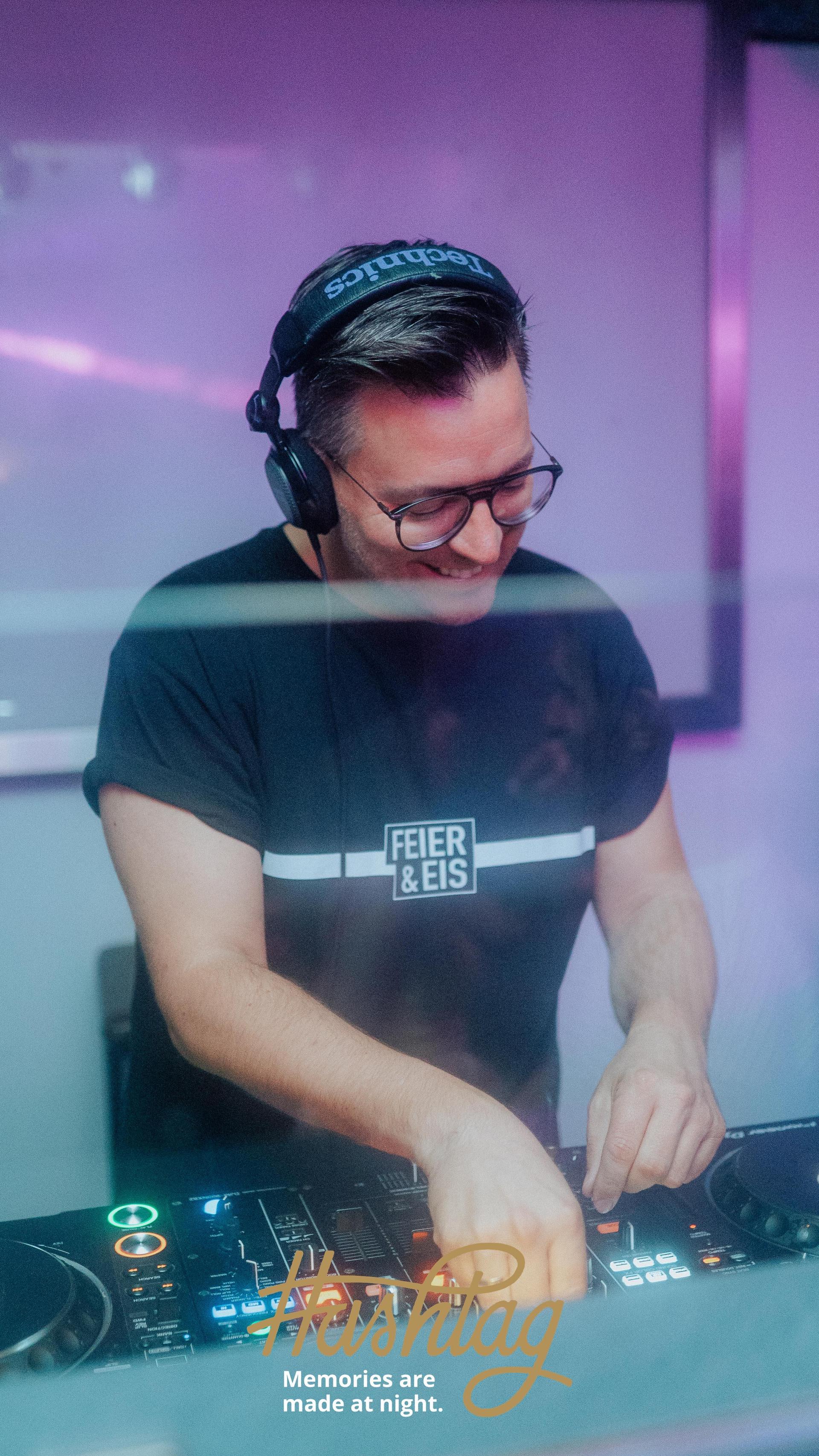 Beim Miezentreff im Hashtag Weiden sorgte DJ Feier &amp; Eis für den passenden Sound. (Bild: Sebastian Reiter)