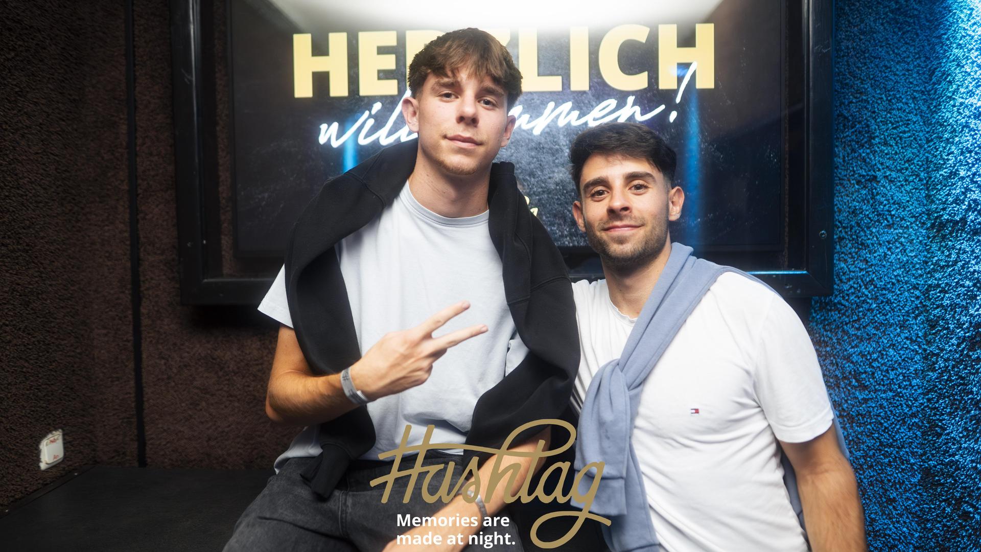 Auch am Tag nach „Weiden träumt” wird im Hashtag getanzt. DJ Avarro sorgt für den passenden Sound. (Bild: Hannes Stock)