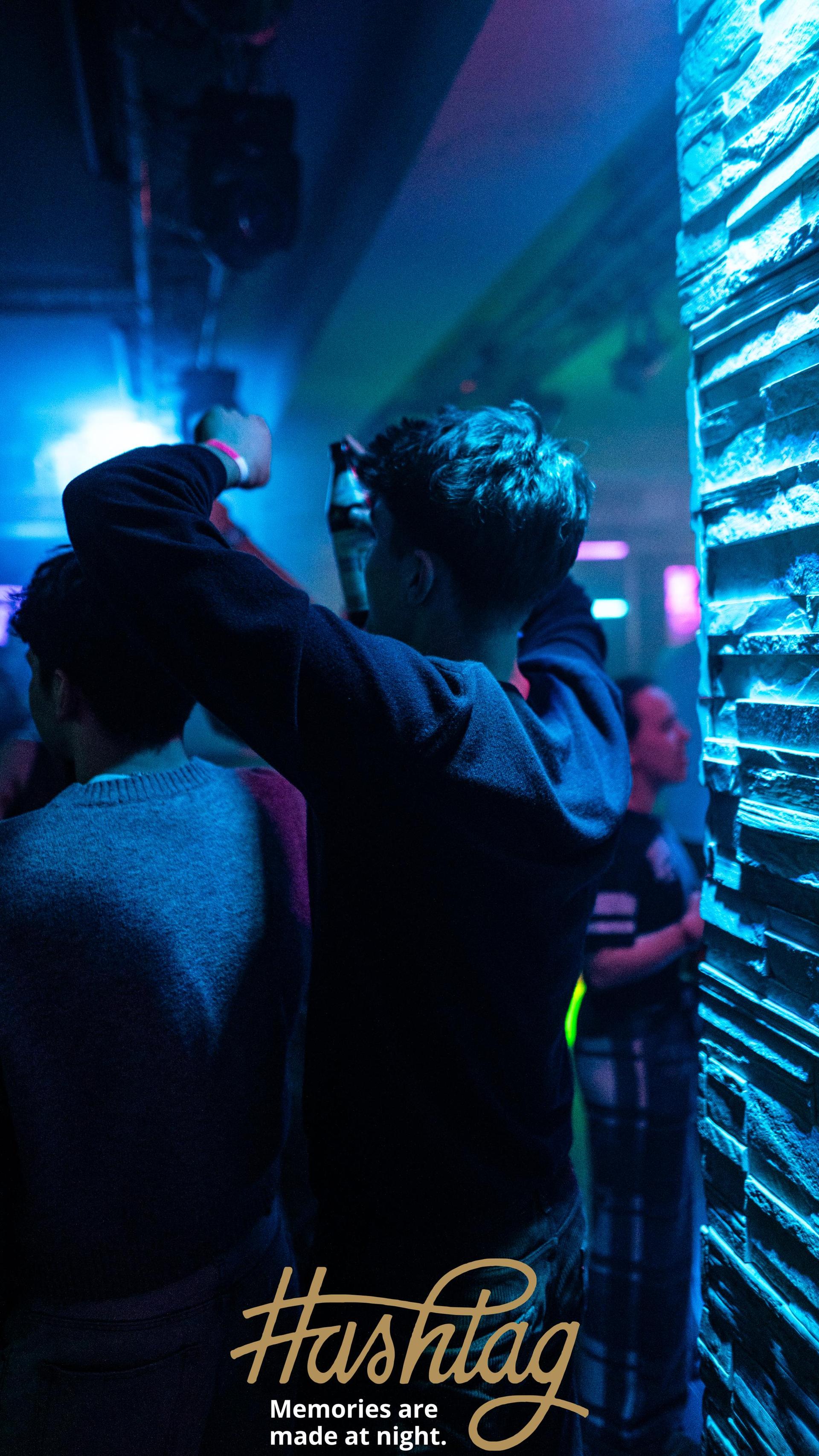 Am Freitag haben sich im Weidener Hashtag alle „SAINTS &amp; SINNERS” versammelt. (Bild: Hannes Stock)