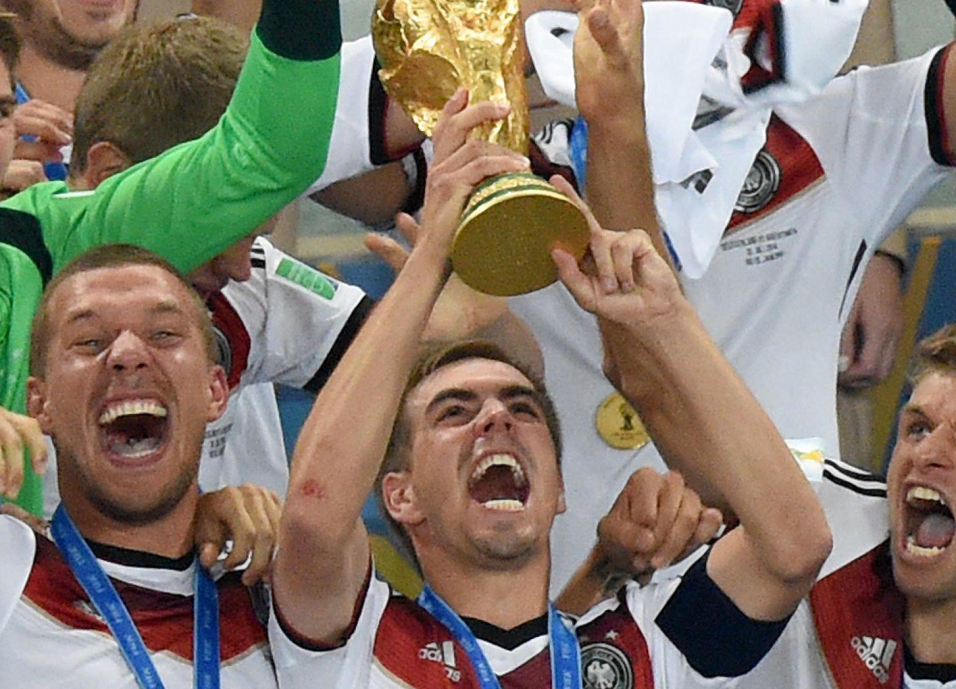 Lahm wird in die Hall of Fame aufgenommen. (Archivbild) (Bild: Marcus Brandt/dpa)