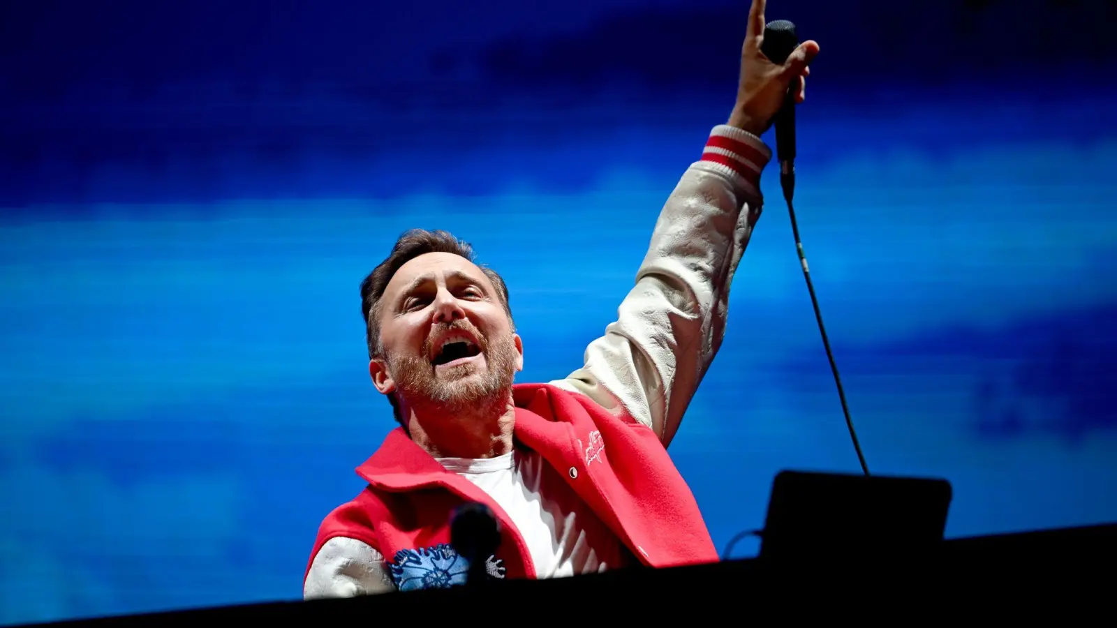 DJ David Guetta kommt im nächsten Jahr zum Glücksgefühle-Festival. (Archivbild) (Bild: Britta Pedersen/dpa)